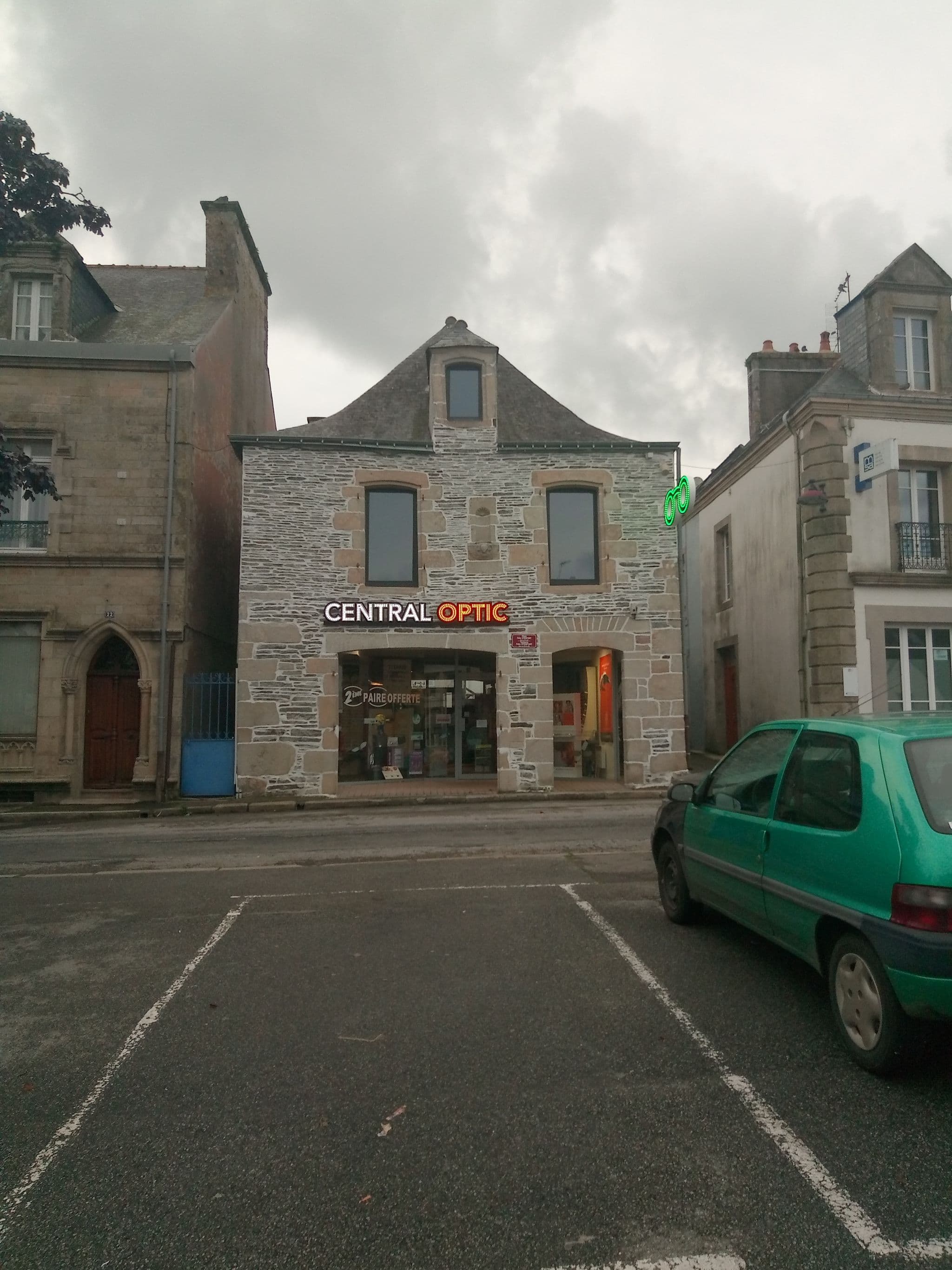 Street view near Gîtes des Montagnes Noires - Locations de vacances Gourin, Gourin — © williamdes (CC BY-SA · Mapillary)
