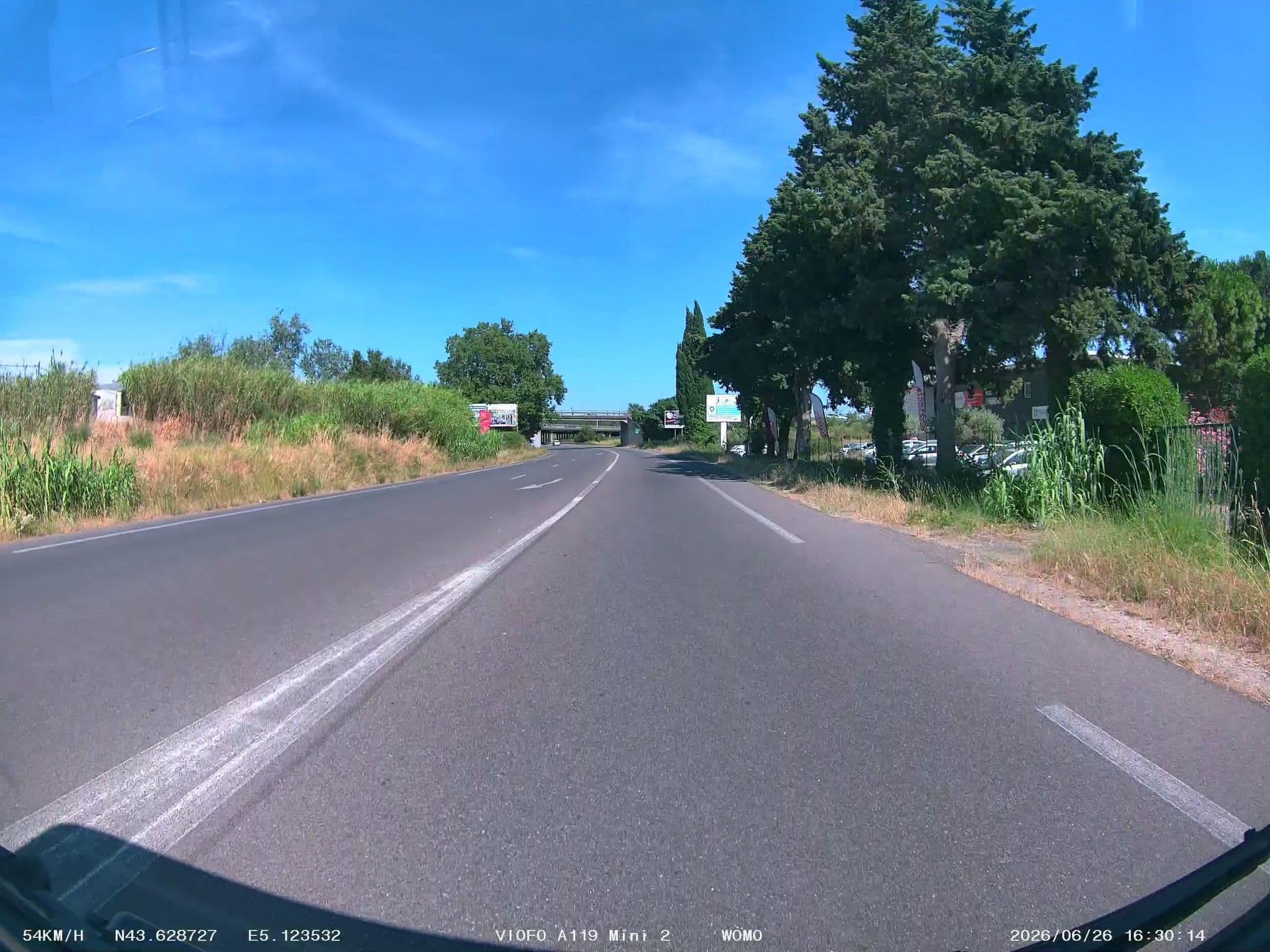 Street view near B&B HOTEL Salon de Provence, Pélissanne — © soulcover (CC BY-SA · Mapillary)