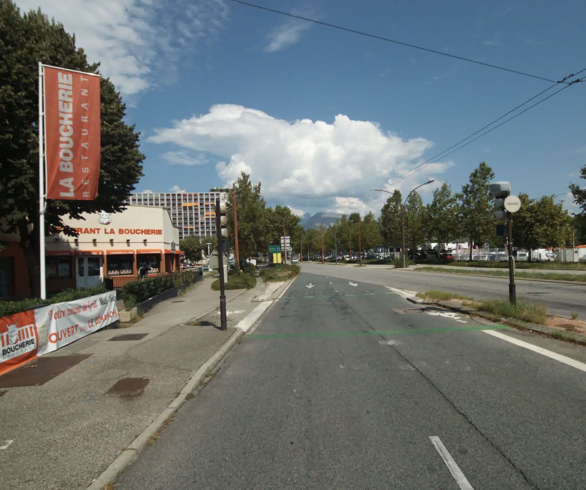 Street view near Abbatiale Hotel Grenoble Centre, Échirolles — © sogefi (CC BY-SA · Mapillary)