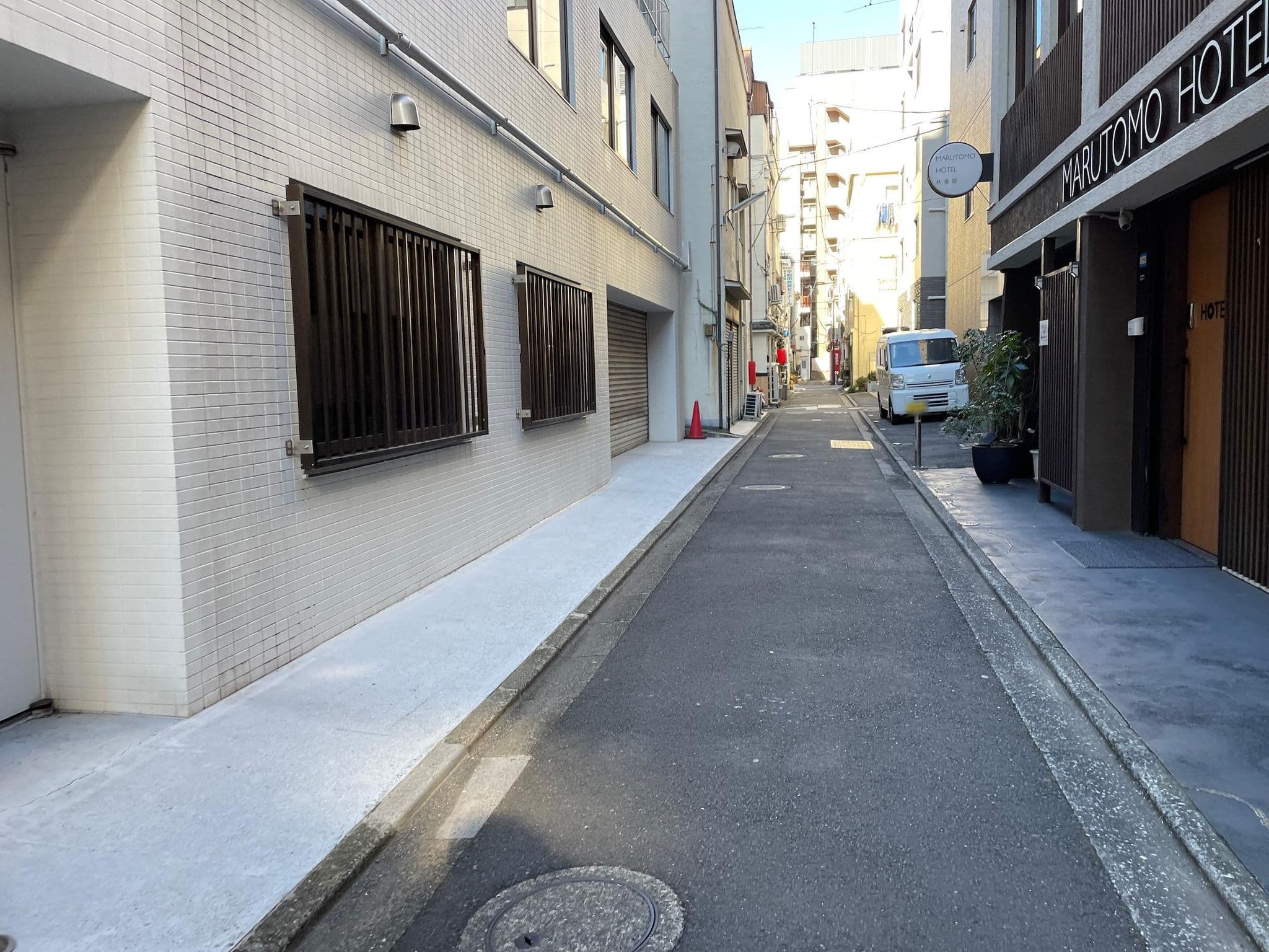 Street view near MARUTOMO HOTEL 秋葉原 Akihabara, Akihabara — © musashino5 (CC BY-SA · Mapillary)