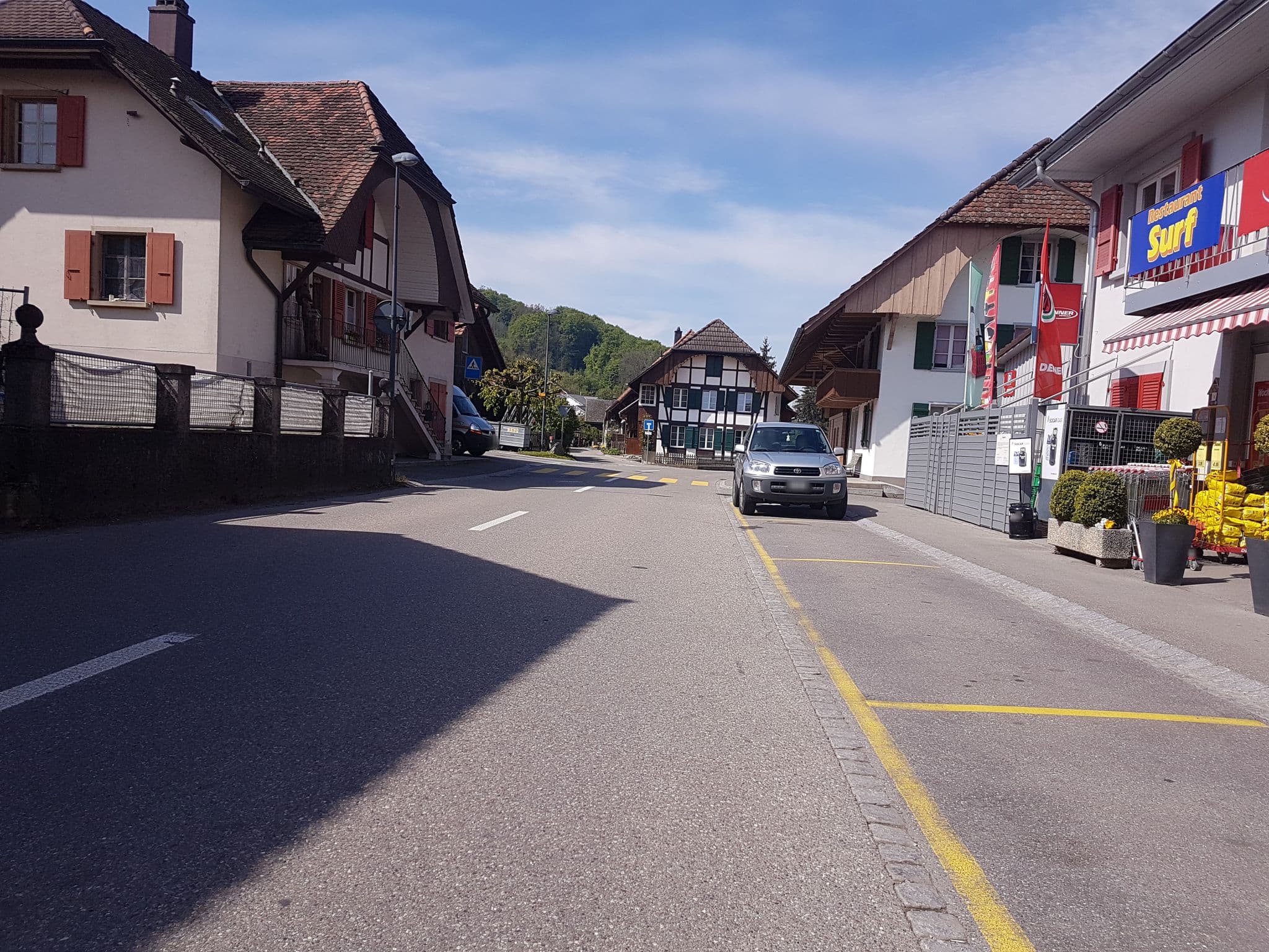 Street view near Surf, Erlach — © changchun1 (CC BY-SA · Mapillary)