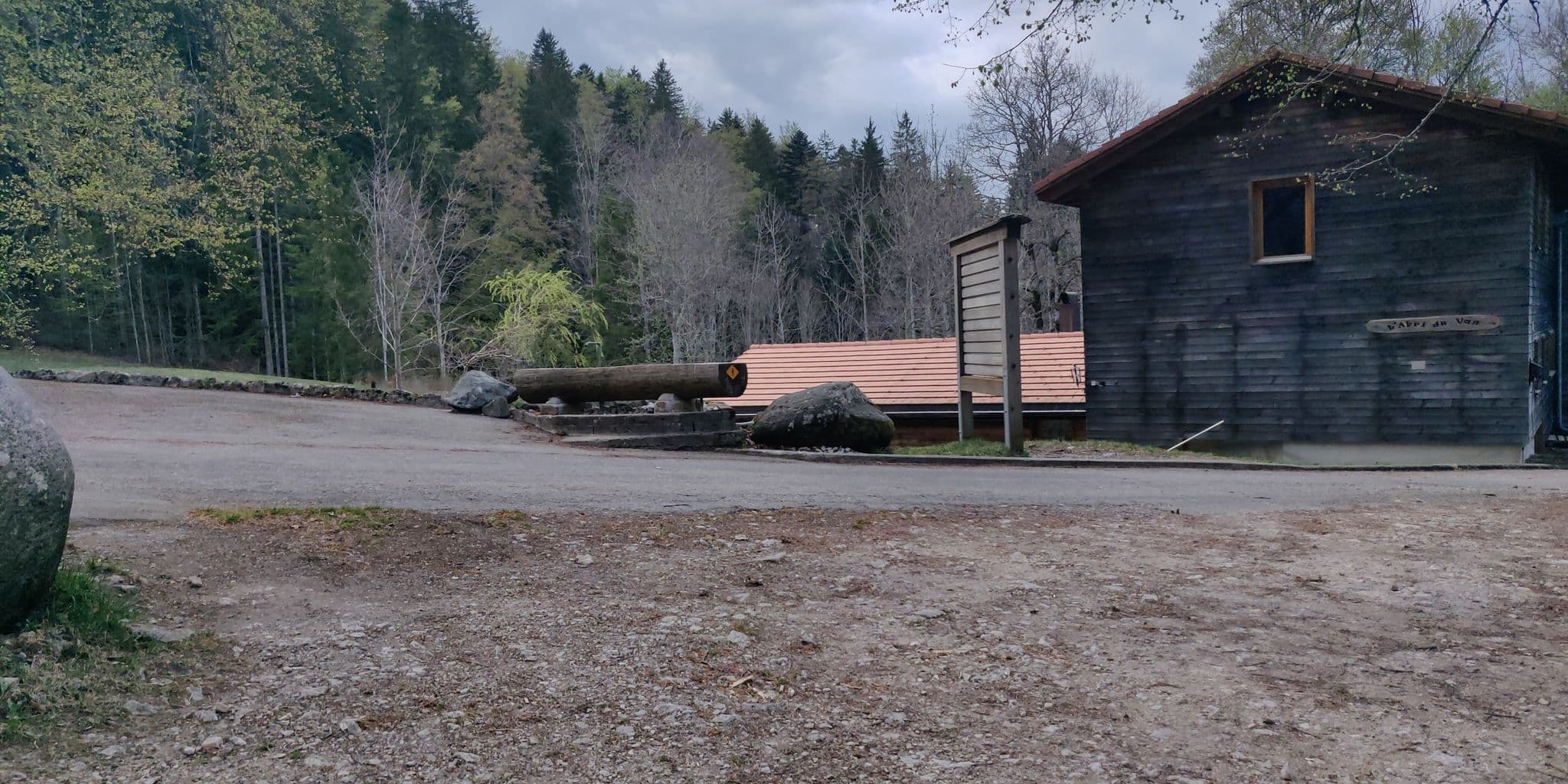 Street view near Ferme Robert - l'abri du Van, Travers — © kto (CC BY-SA · Mapillary)