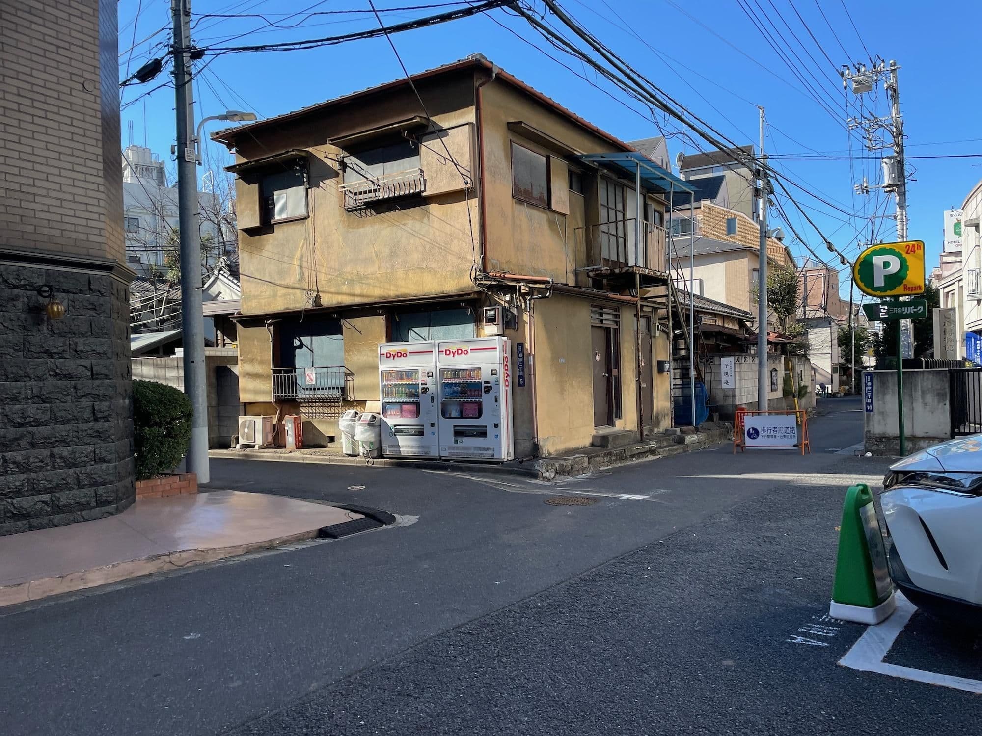 Street view near Hotel Seeds 鶯谷, Iriya — © musashino5 (CC BY-SA · Mapillary)