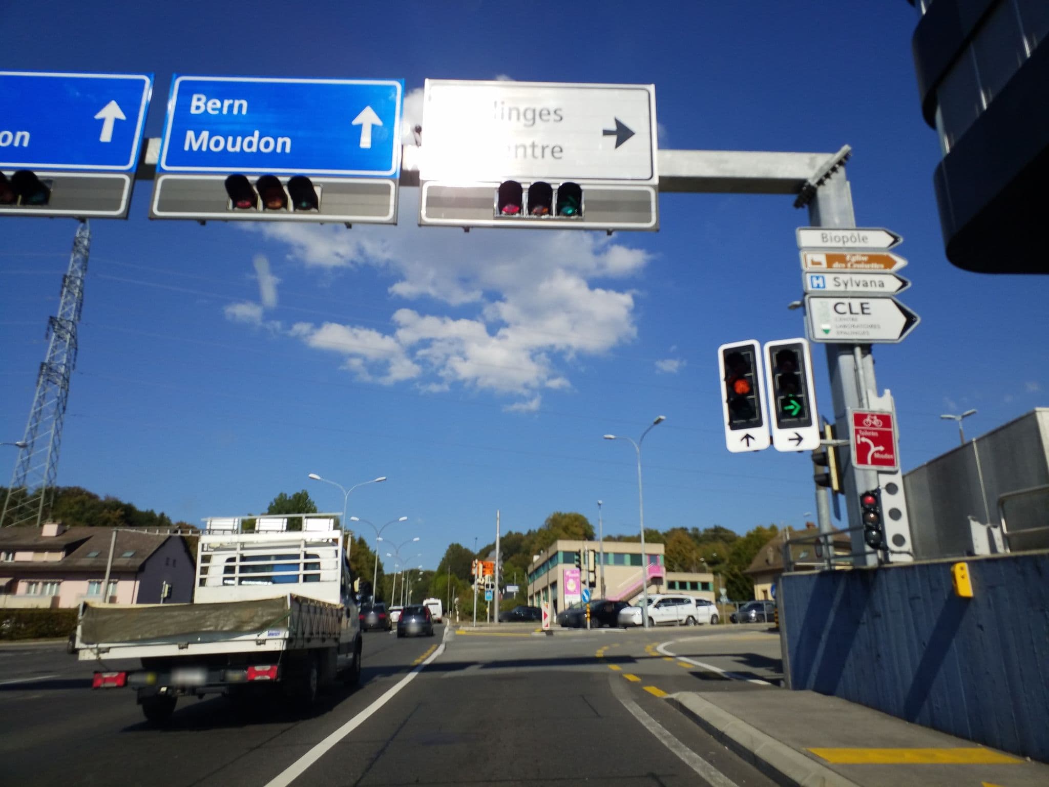 Street view near L'Union, Epalinges — © mapillareur (CC BY-SA · Mapillary)