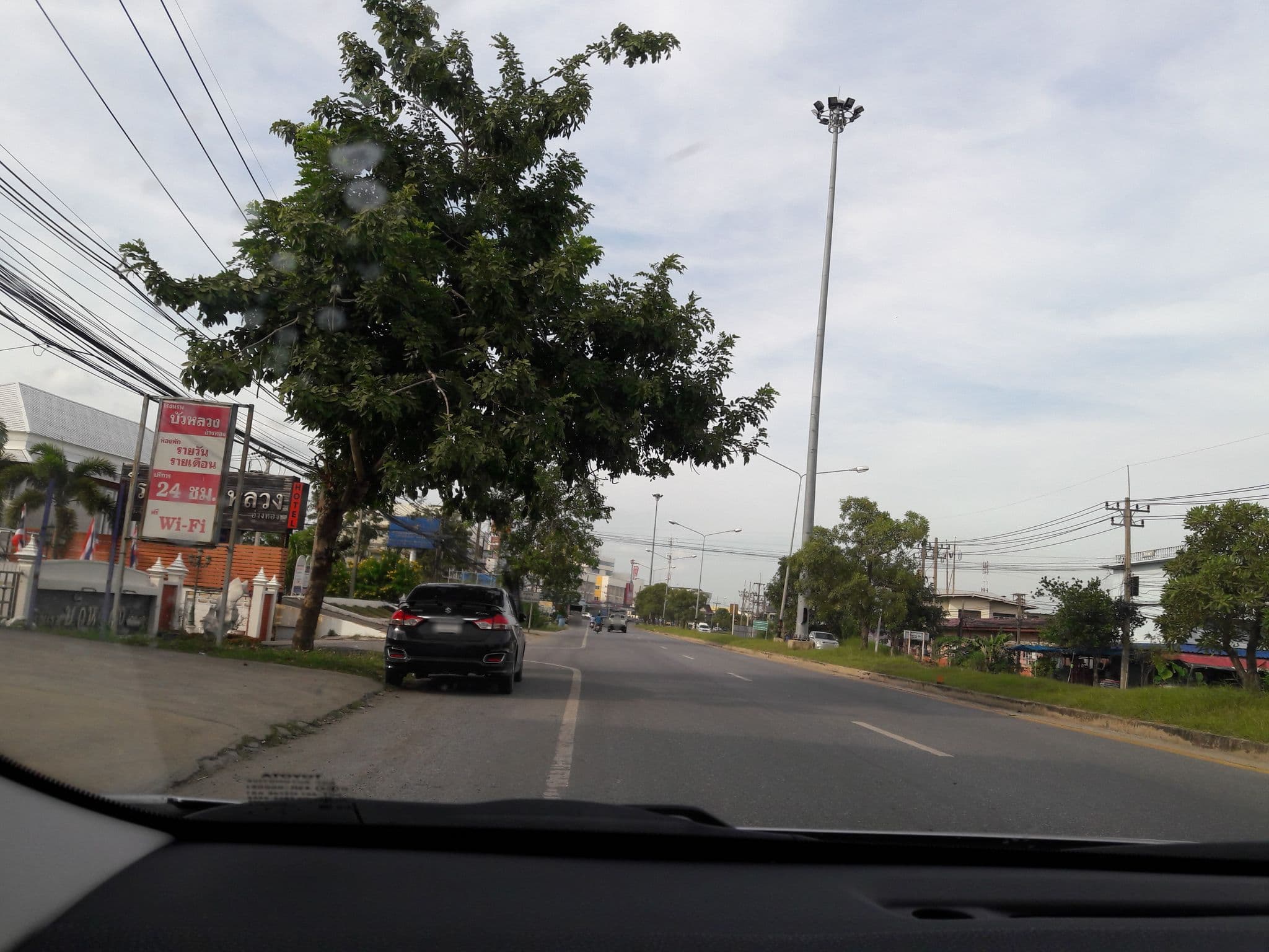 Street view near Bualuang Hotel, Ang Thong — © kirana (CC BY-SA · Mapillary)