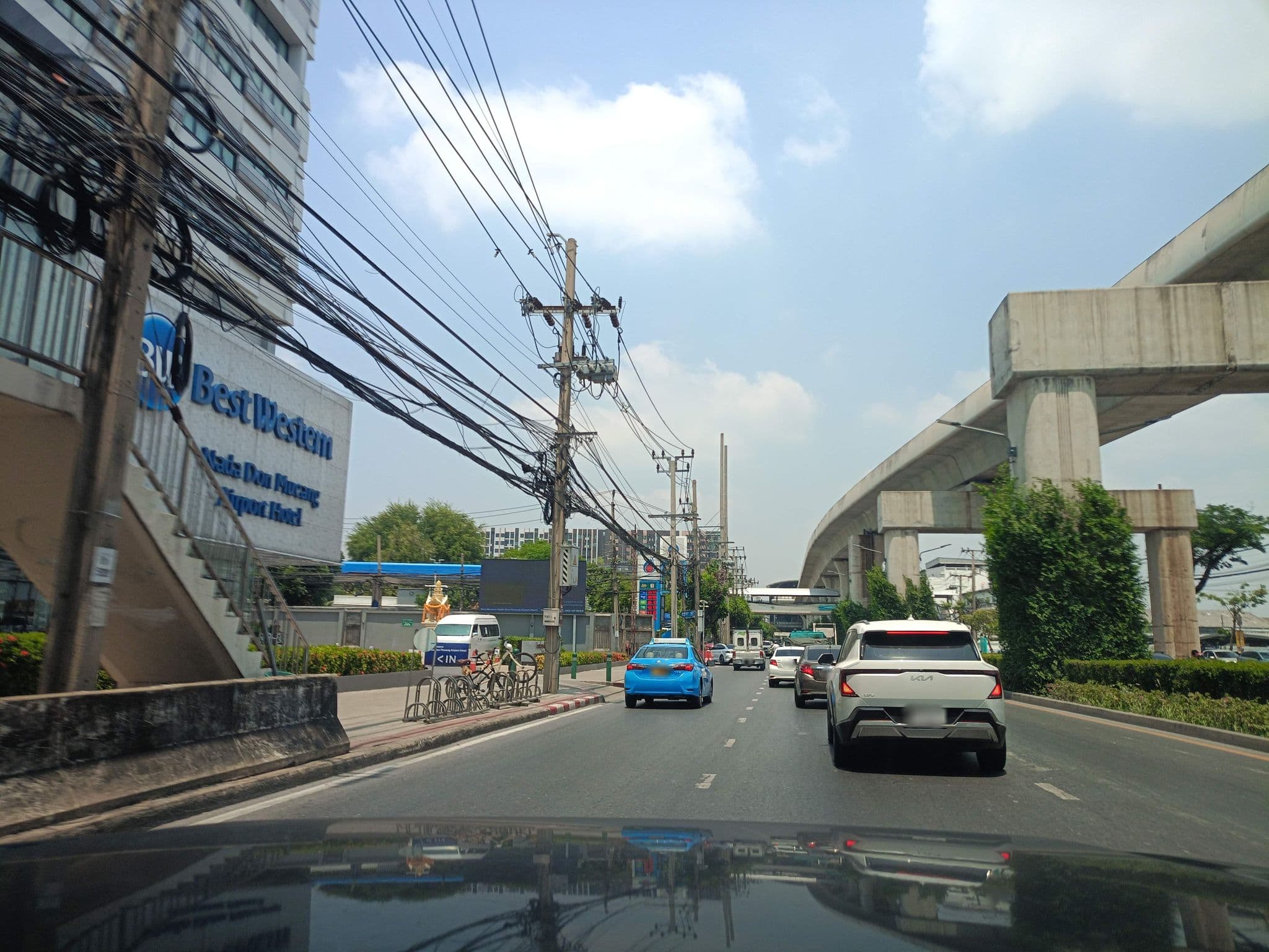 Street view near Best Western Nada Don Mueang Airport Hotel, Lak Si — © kasetitkml_pipitchai (CC BY-SA · Mapillary)