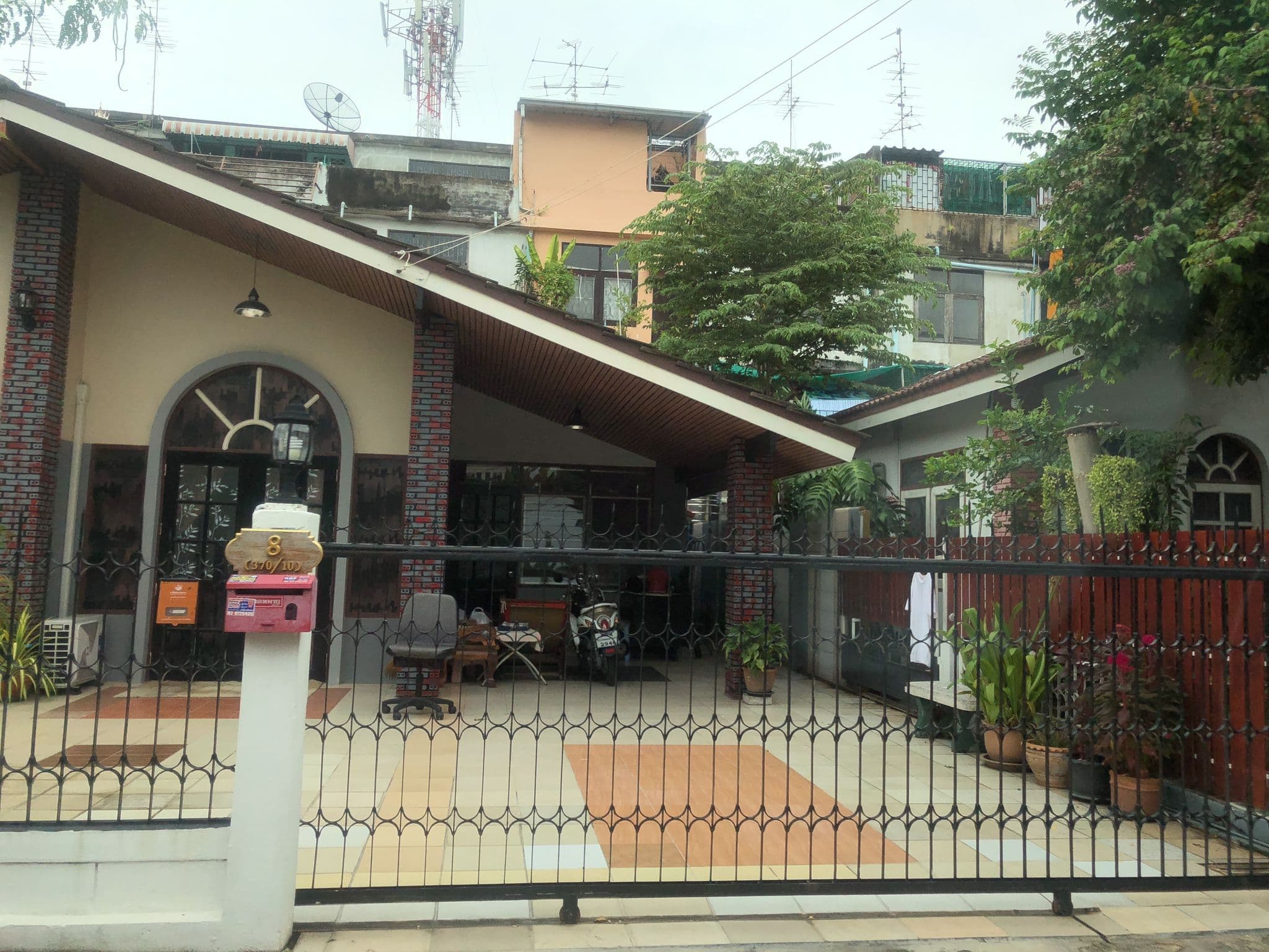 Street view near Moca Hotel, Anusawari — © kirana (CC BY-SA · Mapillary)