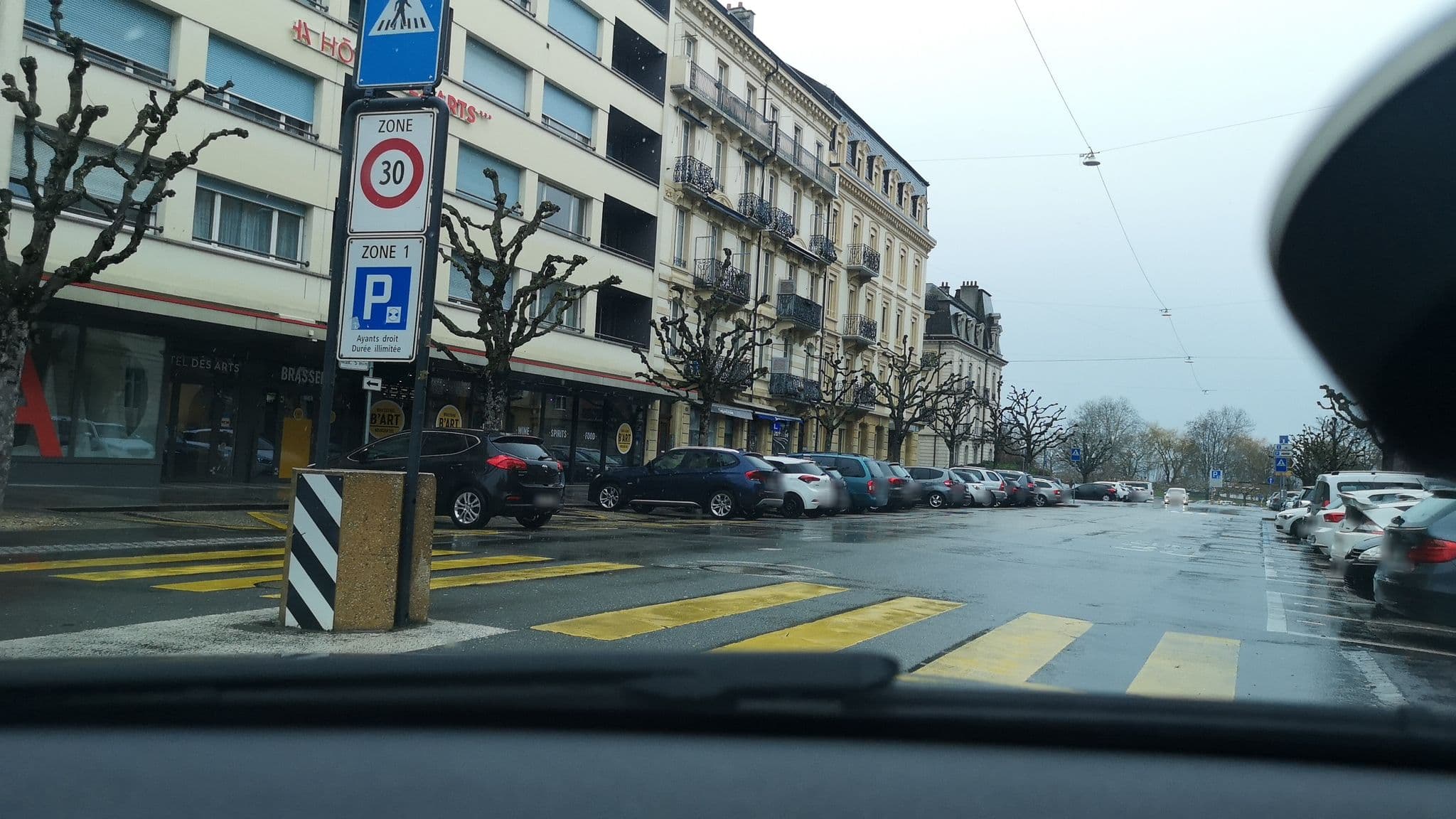 Street view near Hôtel des Arts, Neuchâtel — © globeur (CC BY-SA · Mapillary)