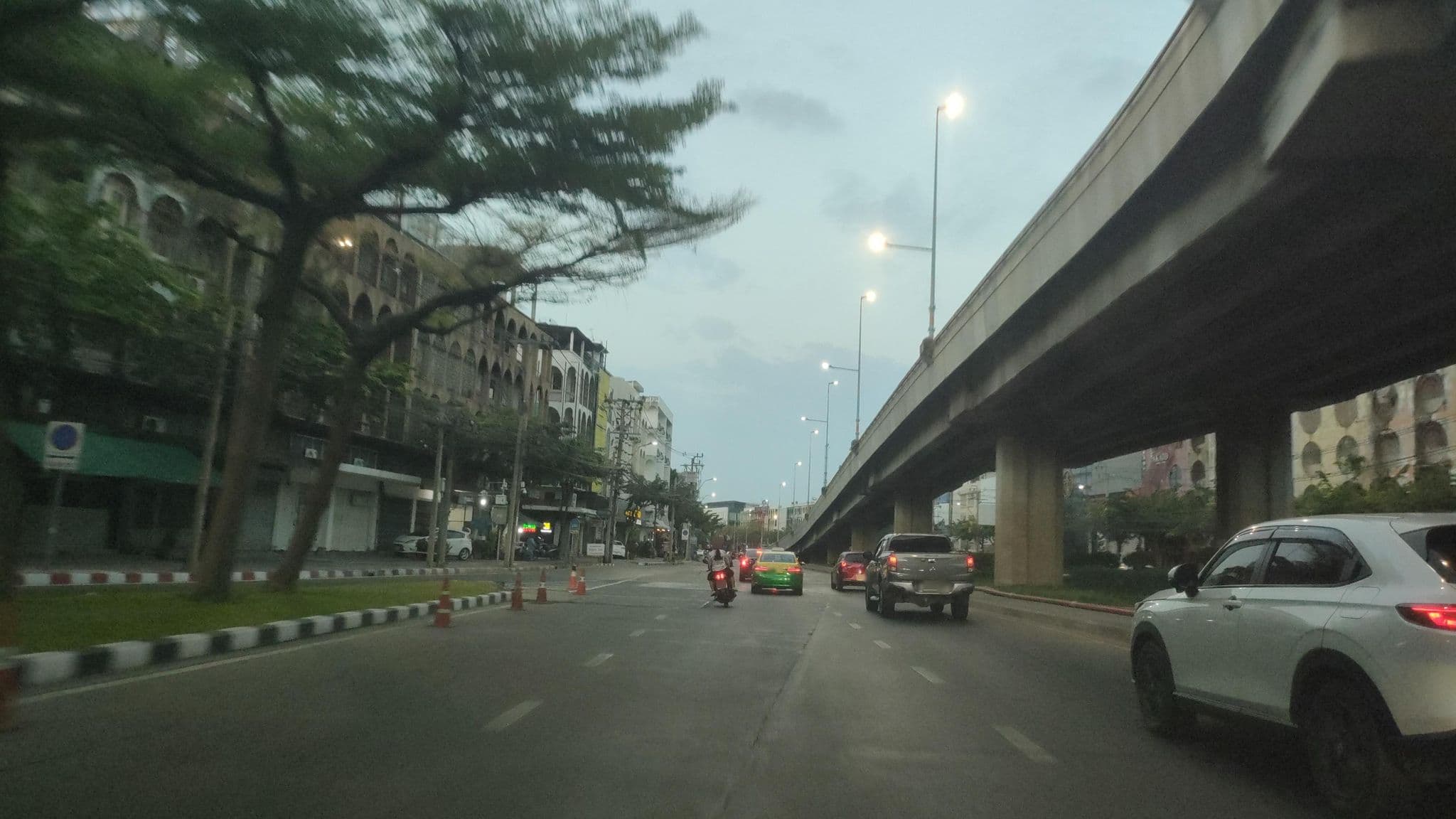 Street view near Ther Bangkoknoi Hotel, Arun Amarin — © koki2529 (CC BY-SA · Mapillary)