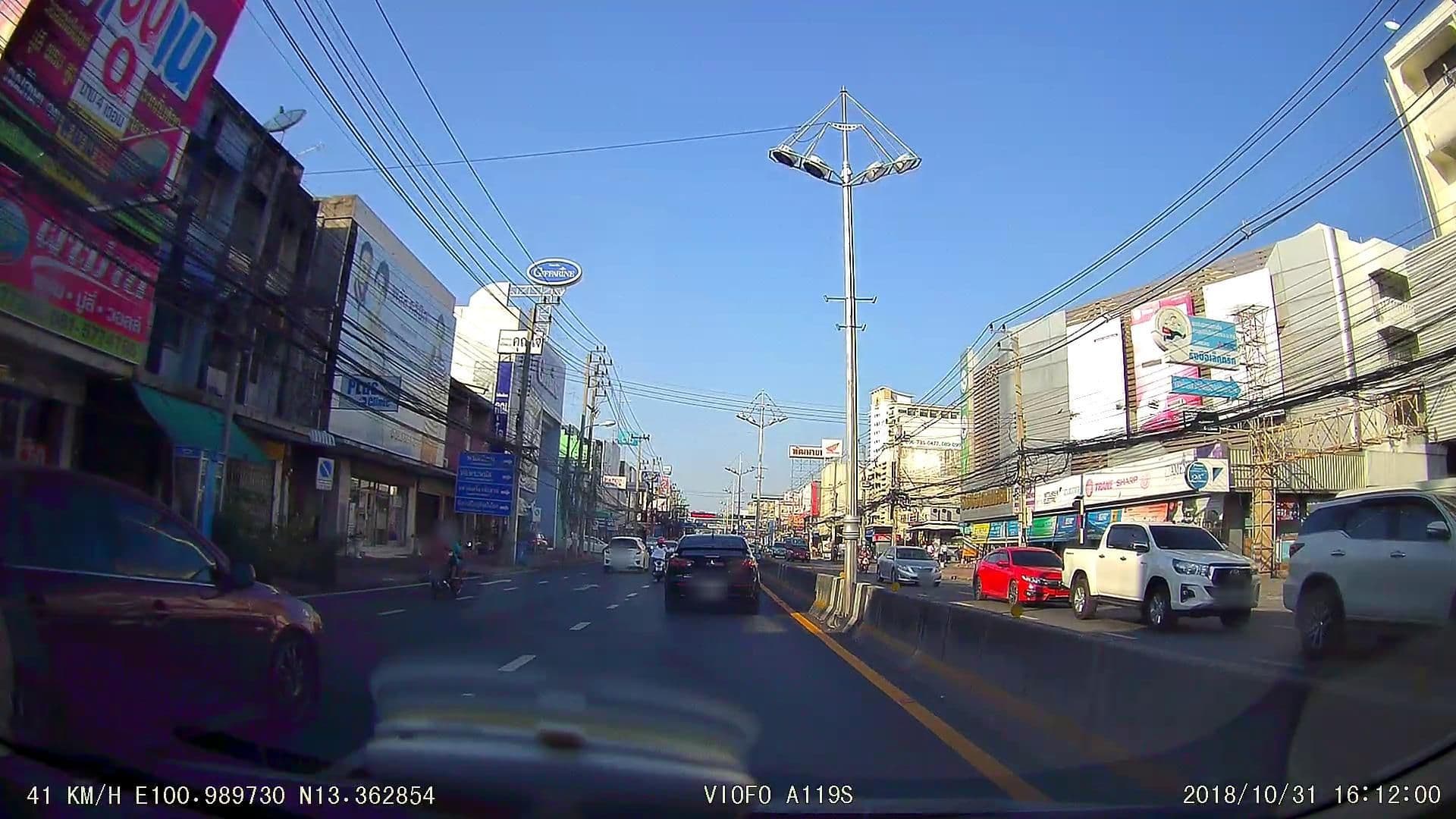 Street view near Phet Rama Hotel, Chon Buri — © poramet (CC BY-SA · Mapillary)