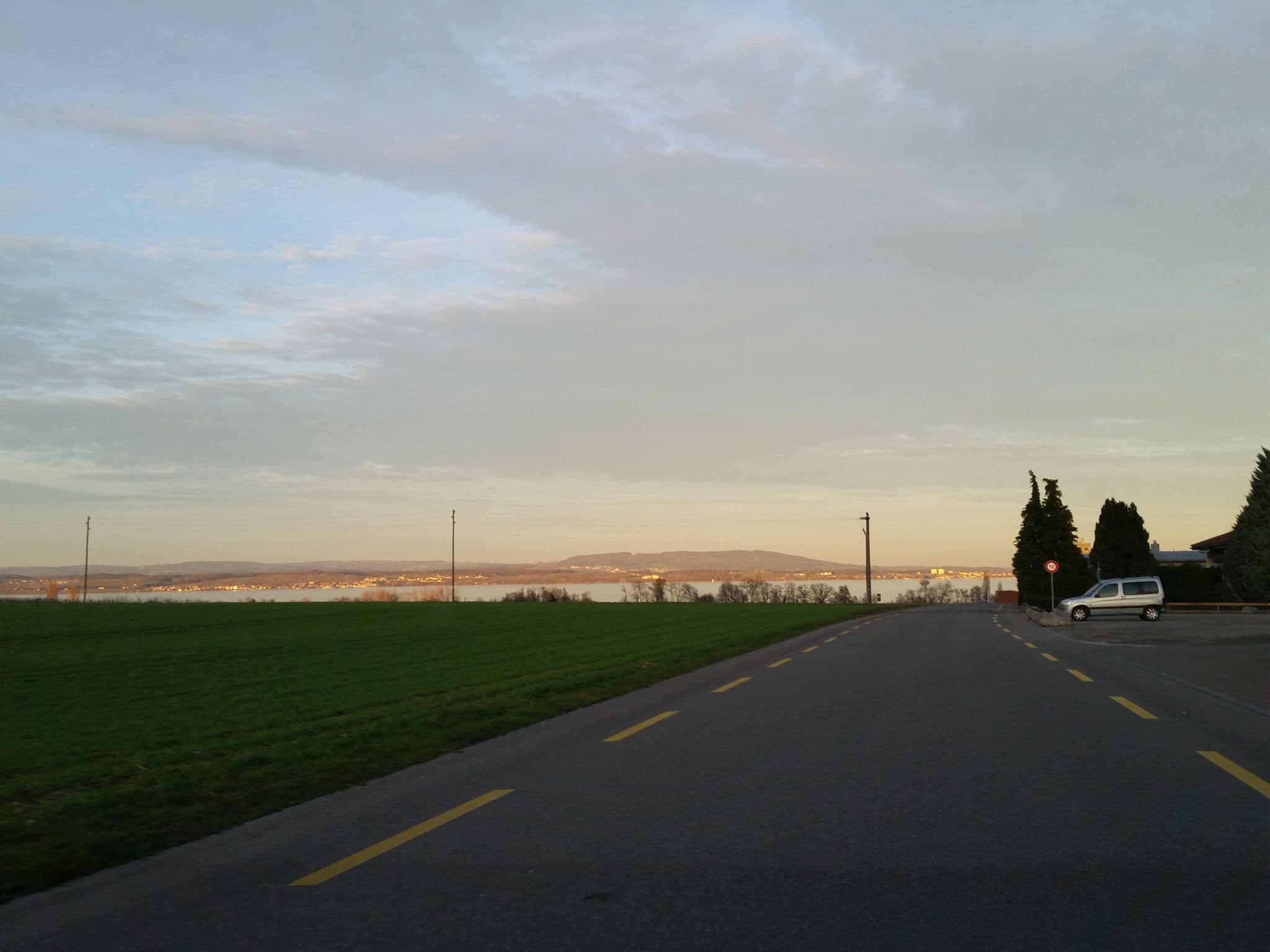 Street view near Hotel Restaurant Seemöwe, Güttingen — © himmelbuerger (CC BY-SA · Mapillary)