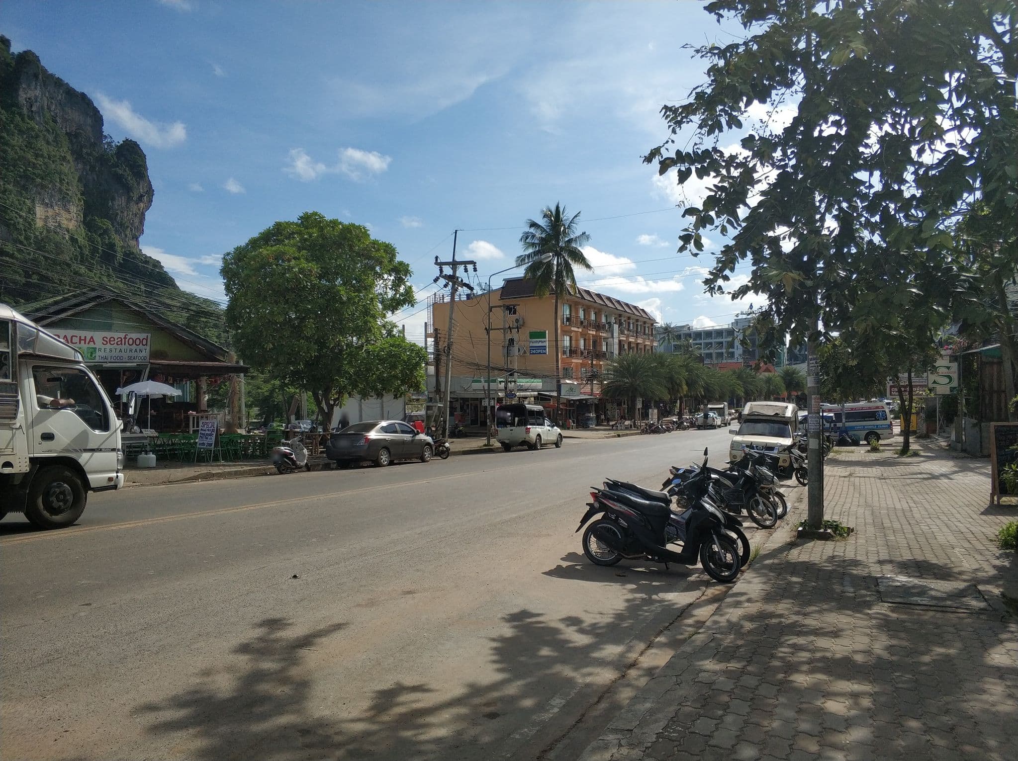 Street view near COSI Krabi Ao Nang Beach, Ban Ao Nang — © freddouhelk (CC BY-SA · Mapillary)