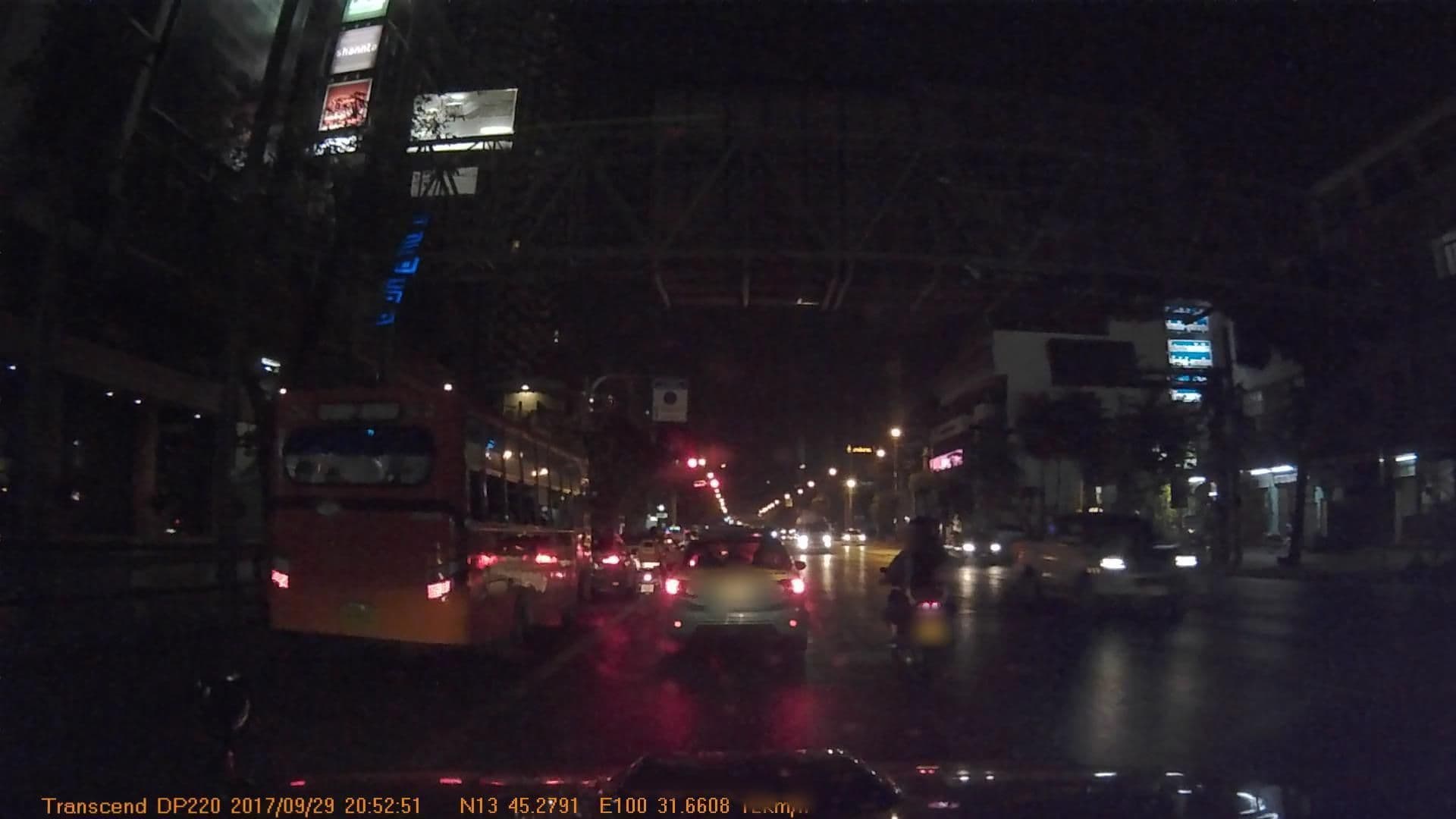 Street view near KITSCH HOTEL, Ratchathewi — © mapcreator (CC BY-SA · Mapillary)