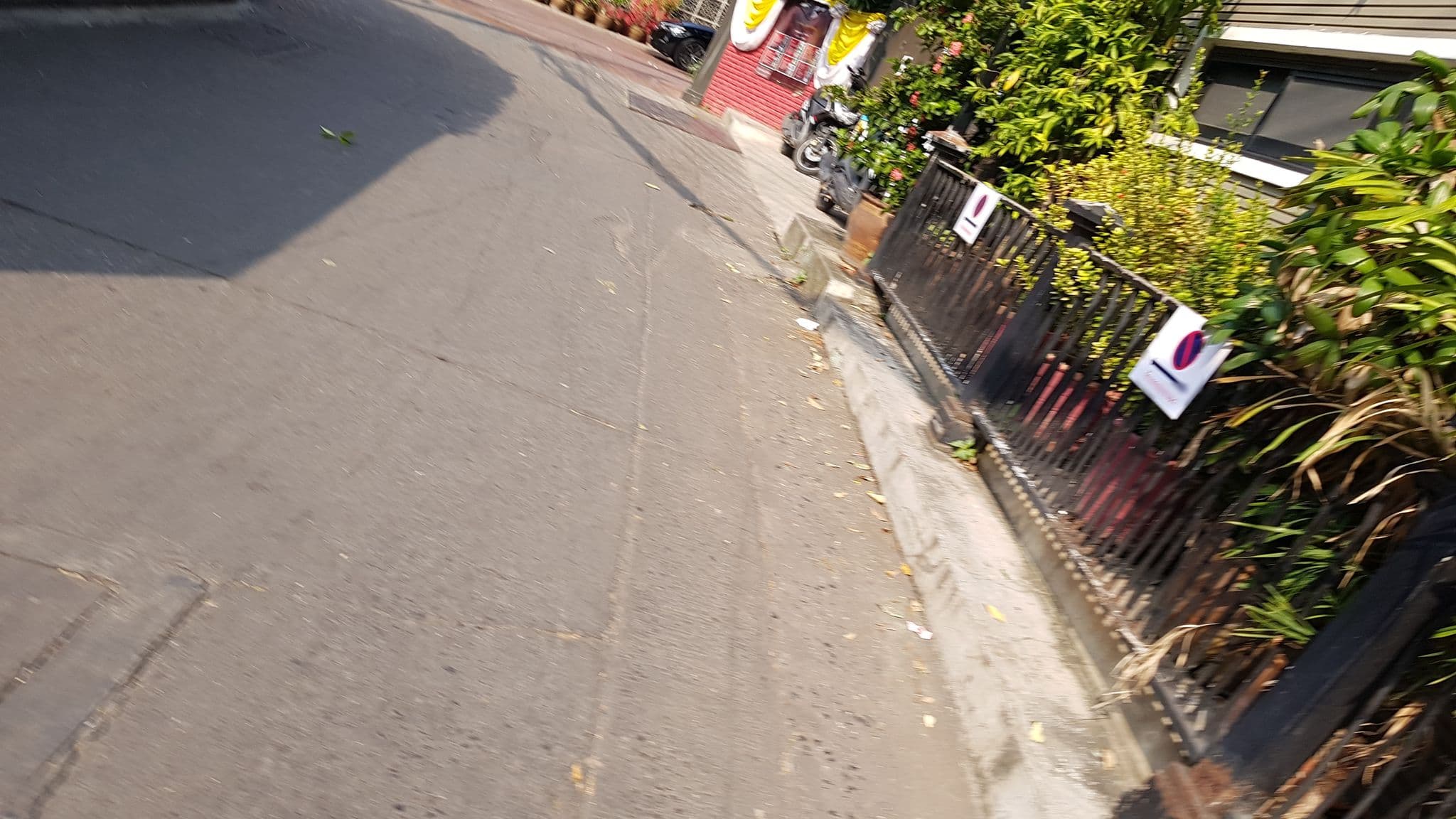 Street view near Theatre Residence, Siriraj — © igorzo (CC BY-SA · Mapillary)