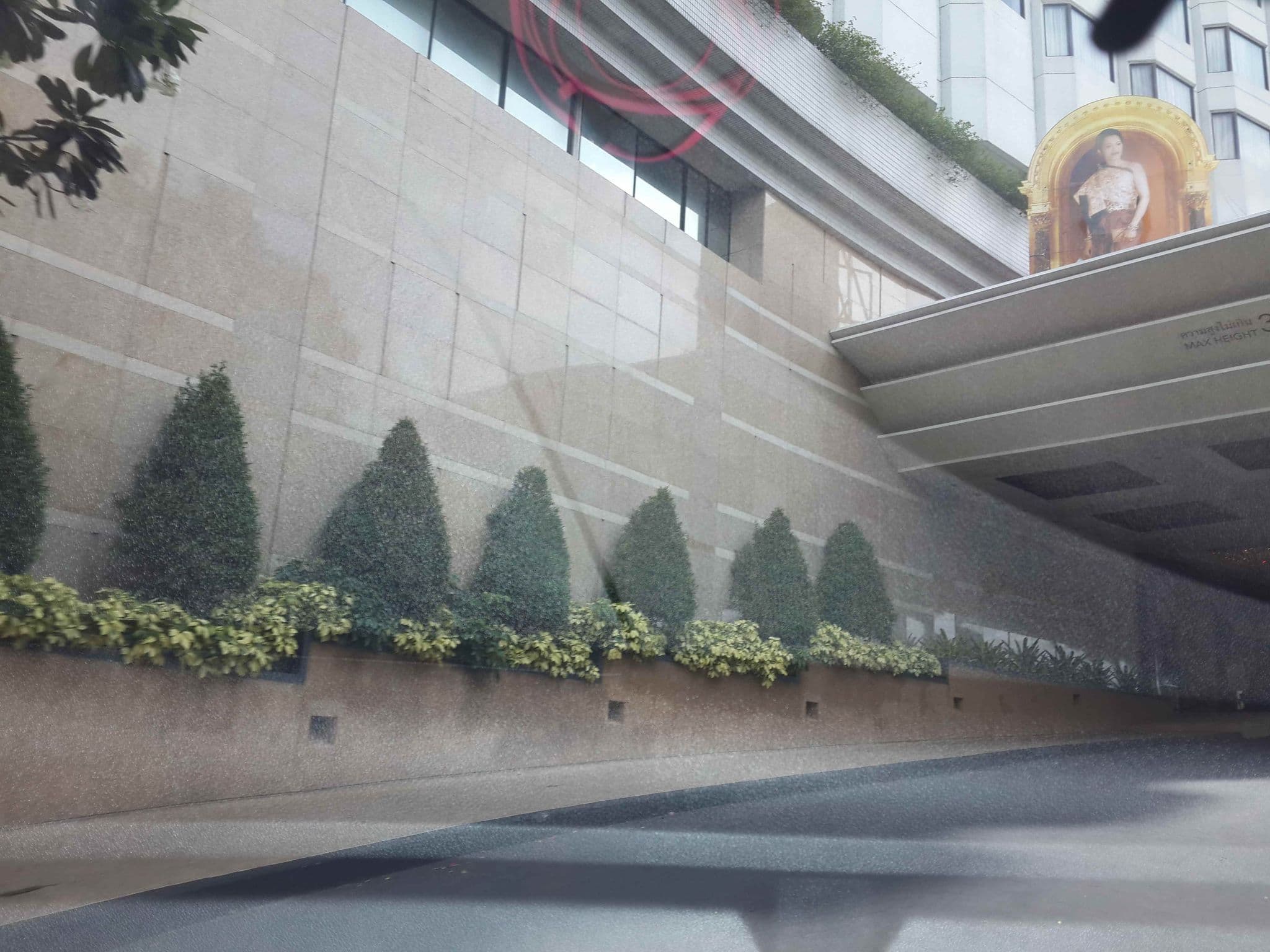 Street view near Shangri-La Bangkok, Bang Rak Subdistrict — © mishari (CC BY-SA · Mapillary)