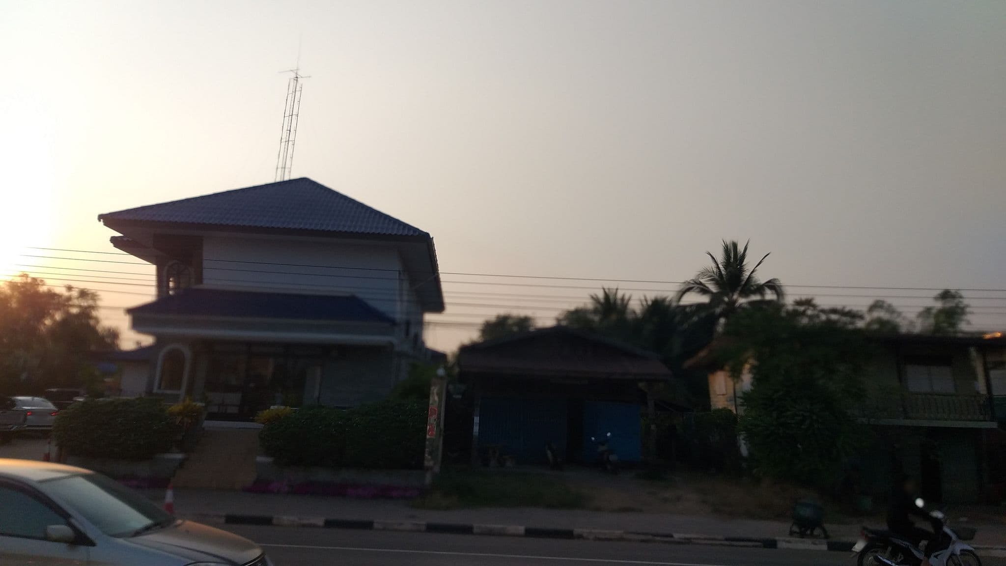 Street view near Phara Devi, Ban Dung — © ozflor (CC BY-SA · Mapillary)