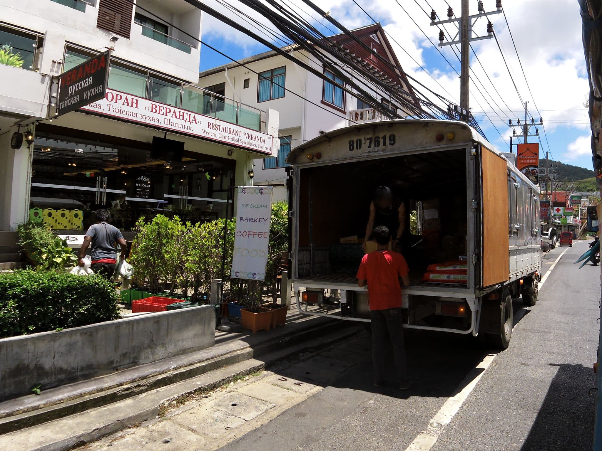 Street view near Simplitel Hotel, Ban Karon — © skillsy (CC BY-SA · Mapillary)