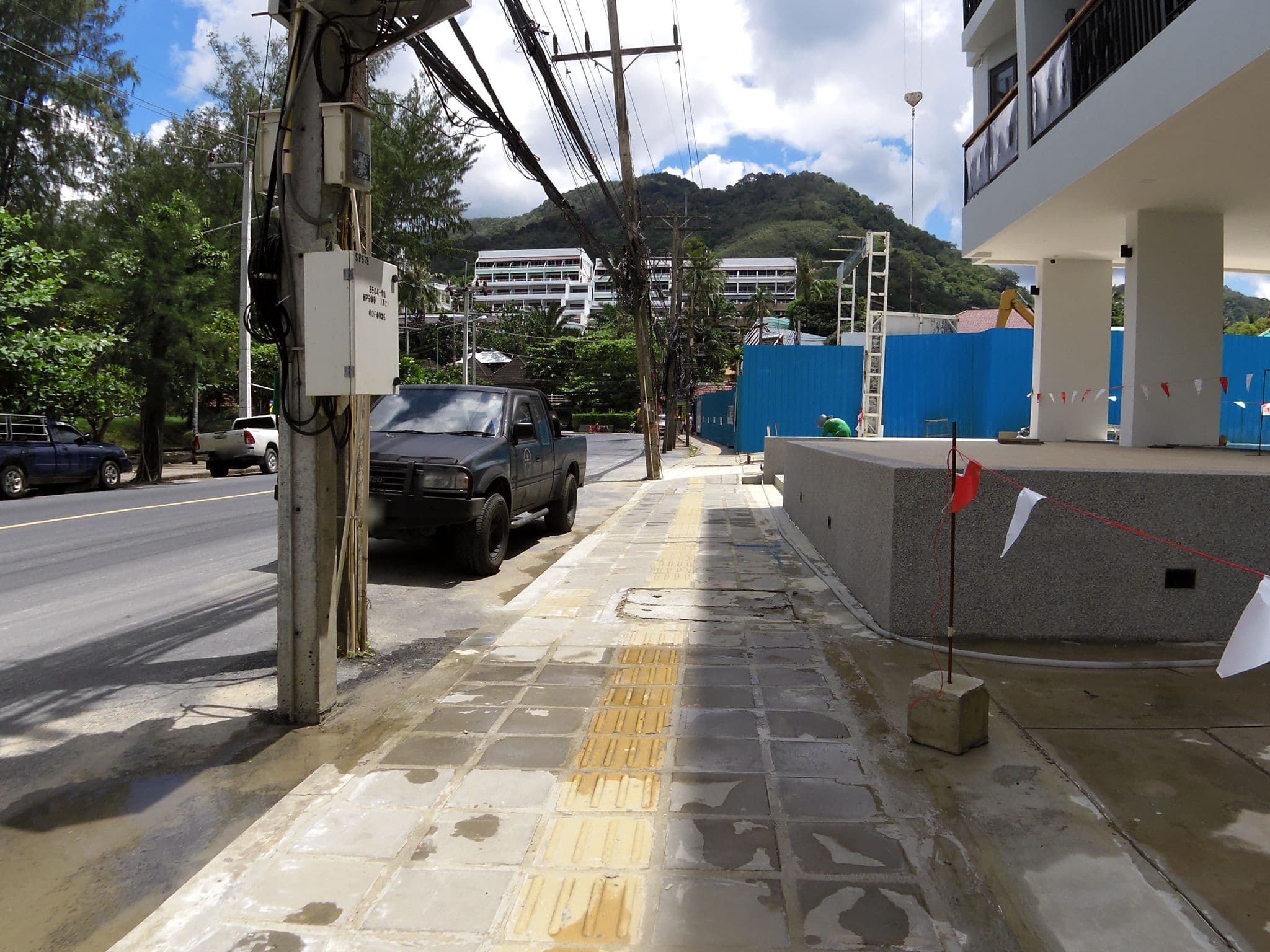 Street view near Phoenix Hotel Karon Beach, Ban Karon — © skillsy (CC BY-SA · Mapillary)