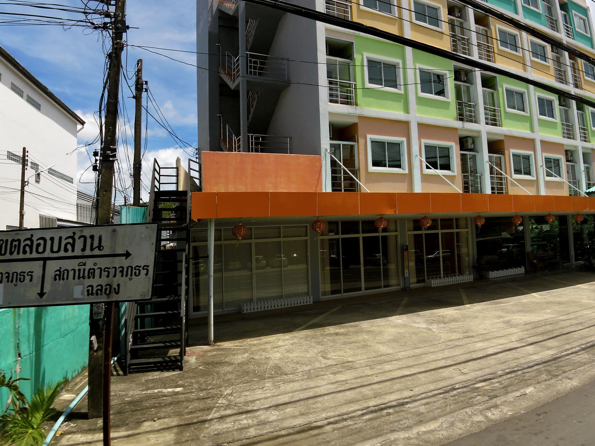 Street view near Phaithong Sotel Resort, Ban Chalong — © skillsy (CC BY-SA · Mapillary)