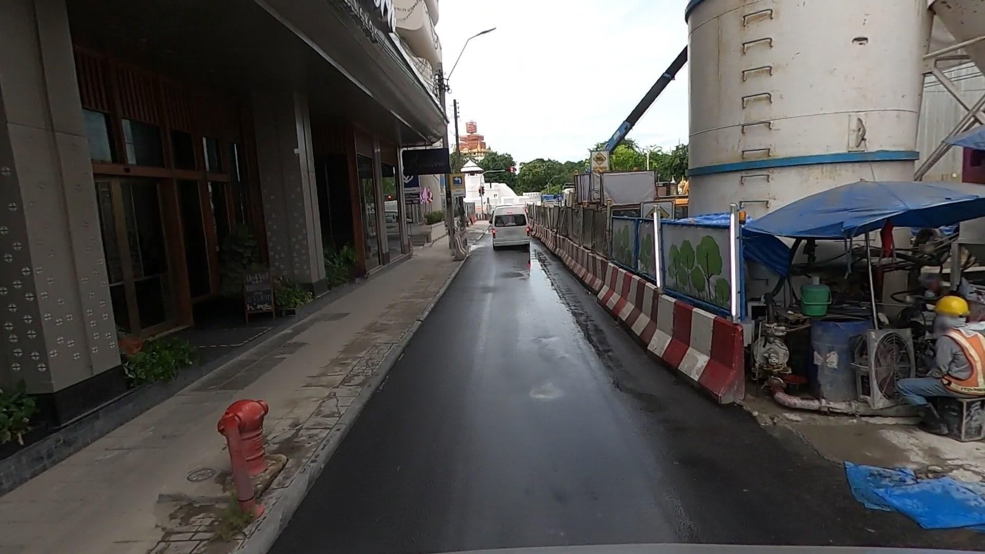 Street view near AYATHORN BANGKOK, Bangkok — © geocruizer (CC BY-SA · Mapillary)