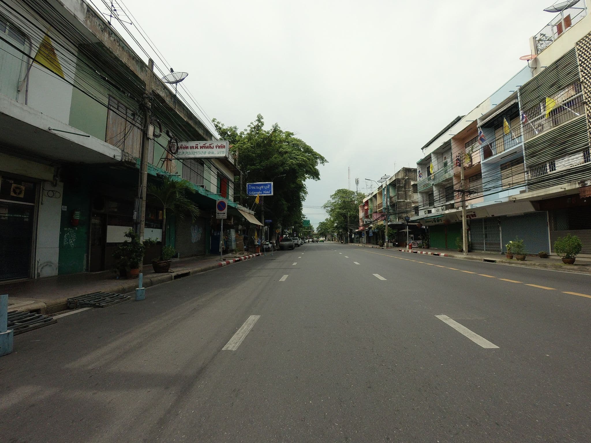 Street view near Sukawadee Hotel, Phra Nakhon — © mishari (CC BY-SA · Mapillary)