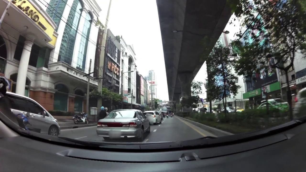 Street view near Hope Land Hotel, Khlong Toei — © krittimanu (CC BY-SA · Mapillary)