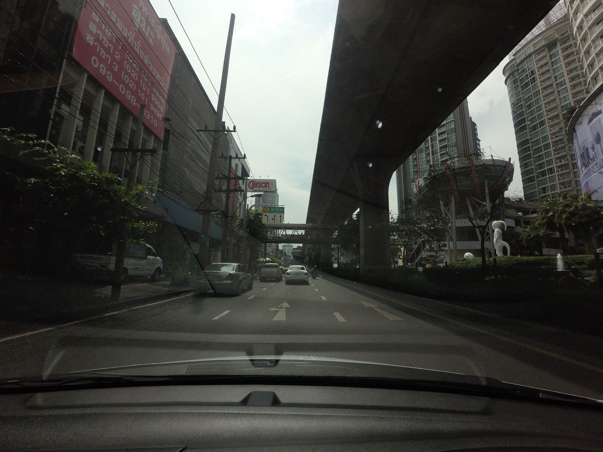 Street view near Thaisun Hotel, Khlong Toei — © mishari (CC BY-SA · Mapillary)