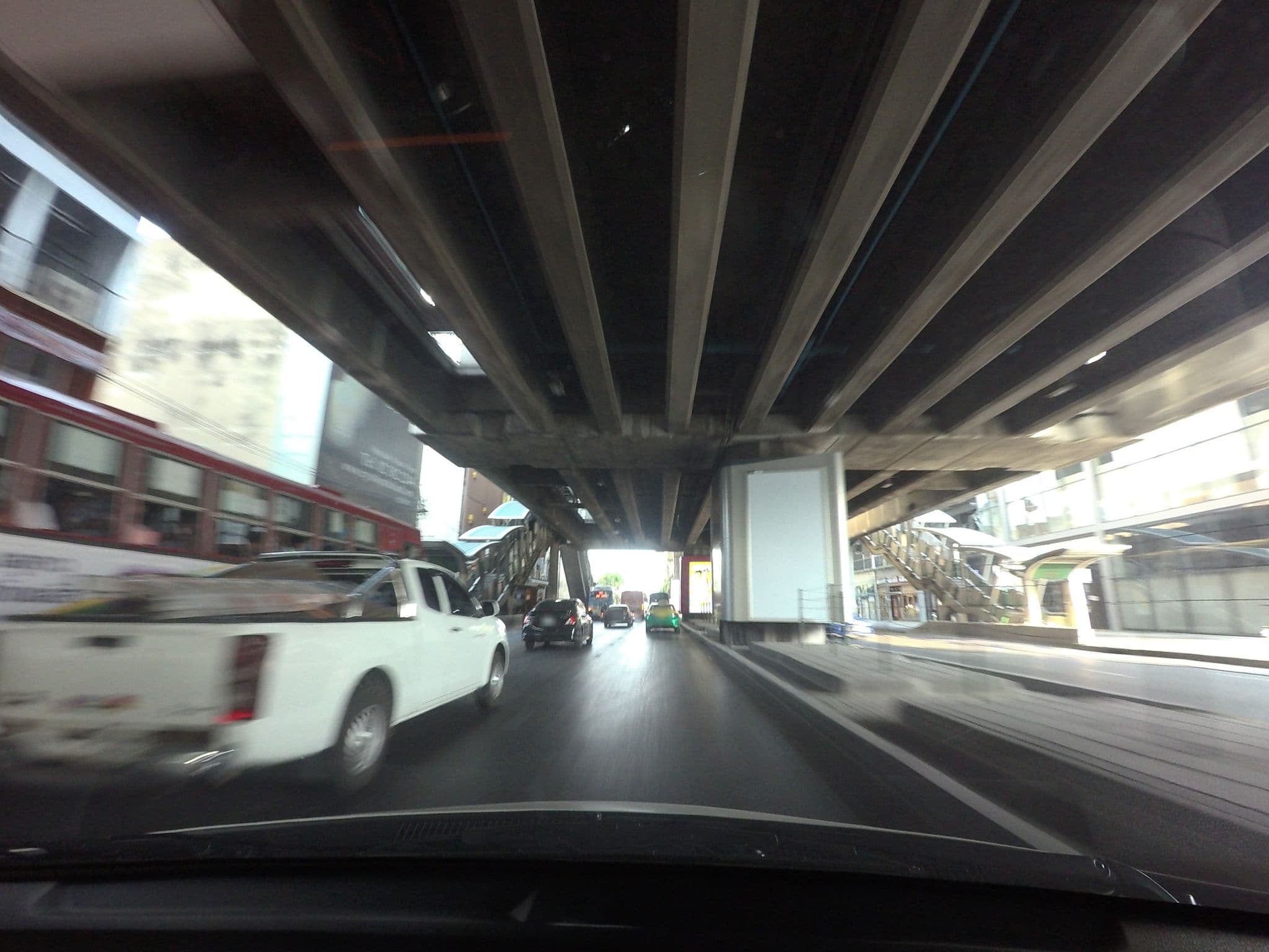 Street view near StayAt Bedever Bangkok Hotel (โรงแรมเบดเอเวอร์), Khlong Toei — © mishari (CC BY-SA · Mapillary)
