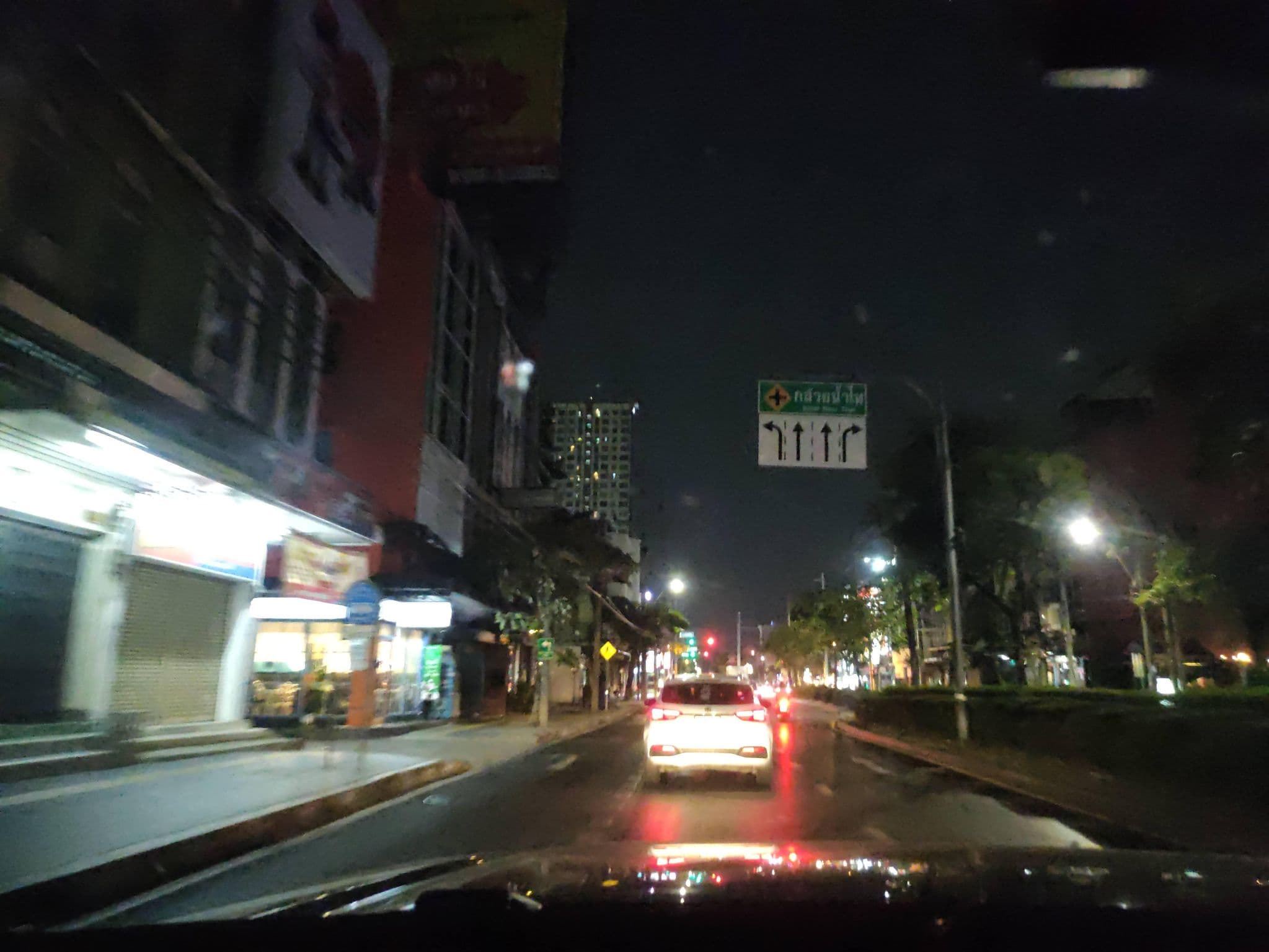 Street view near Boss Hotel, Khlong Toei — © kasetitkml_pipitchai (CC BY-SA · Mapillary)