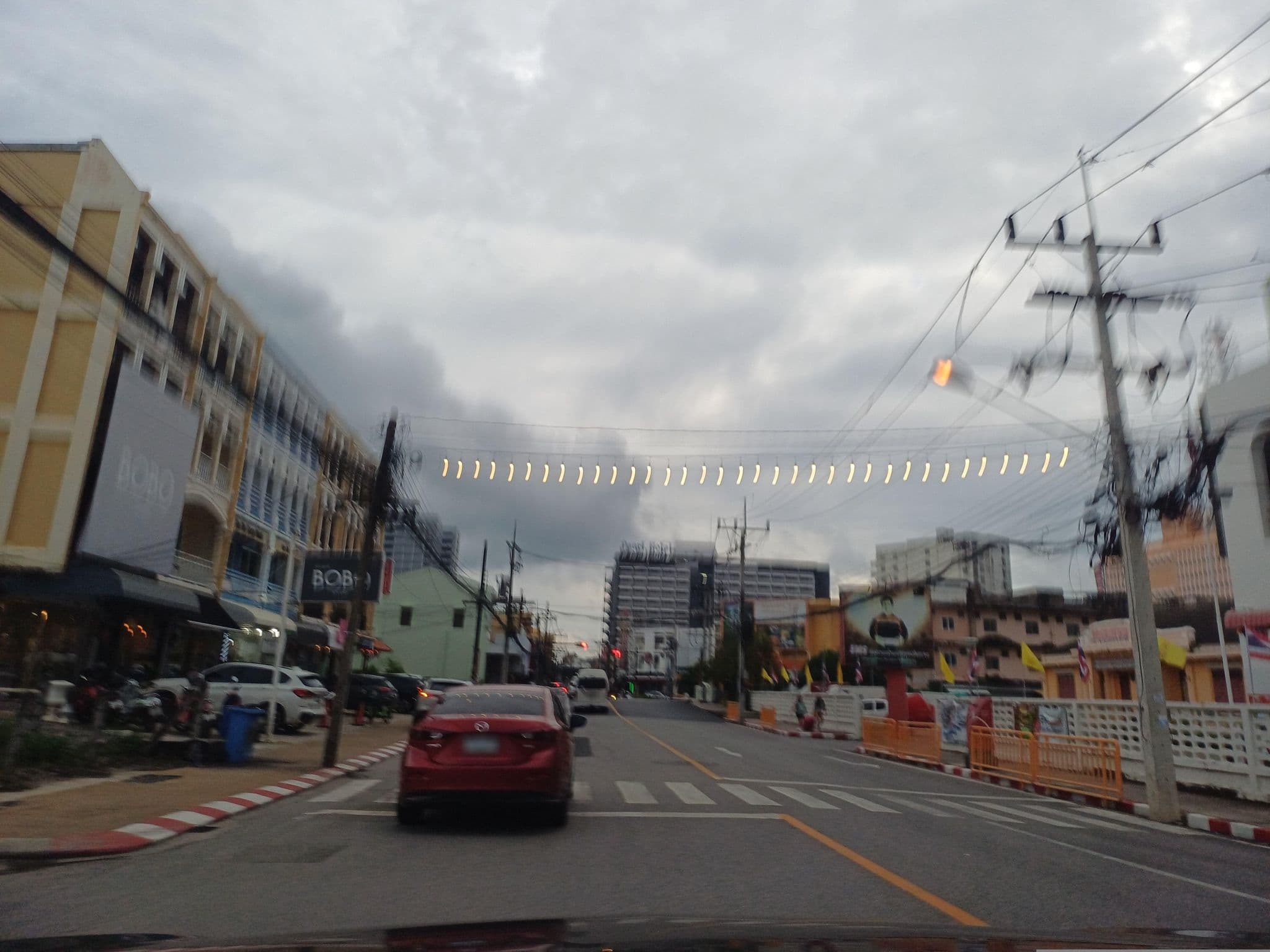 Street view near Neo Hotel, Ban Talat Yai — © EakMor (CC BY-SA · Mapillary)