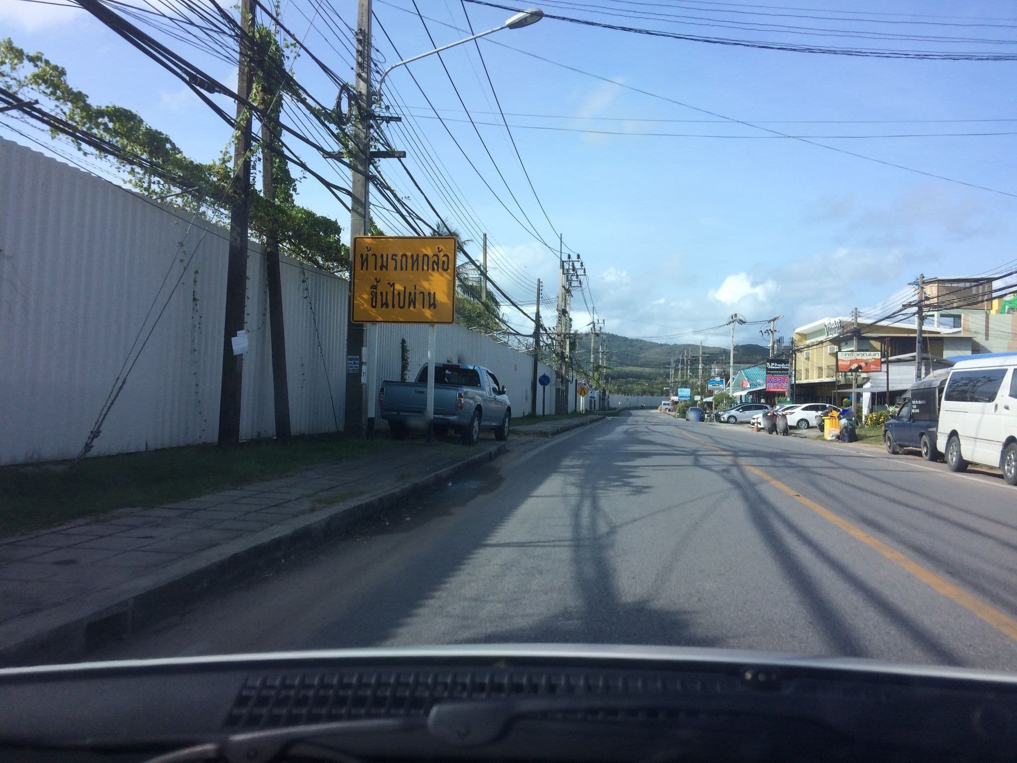 Street view near Louis’ Runway View Hotel, Ban Mai Khao