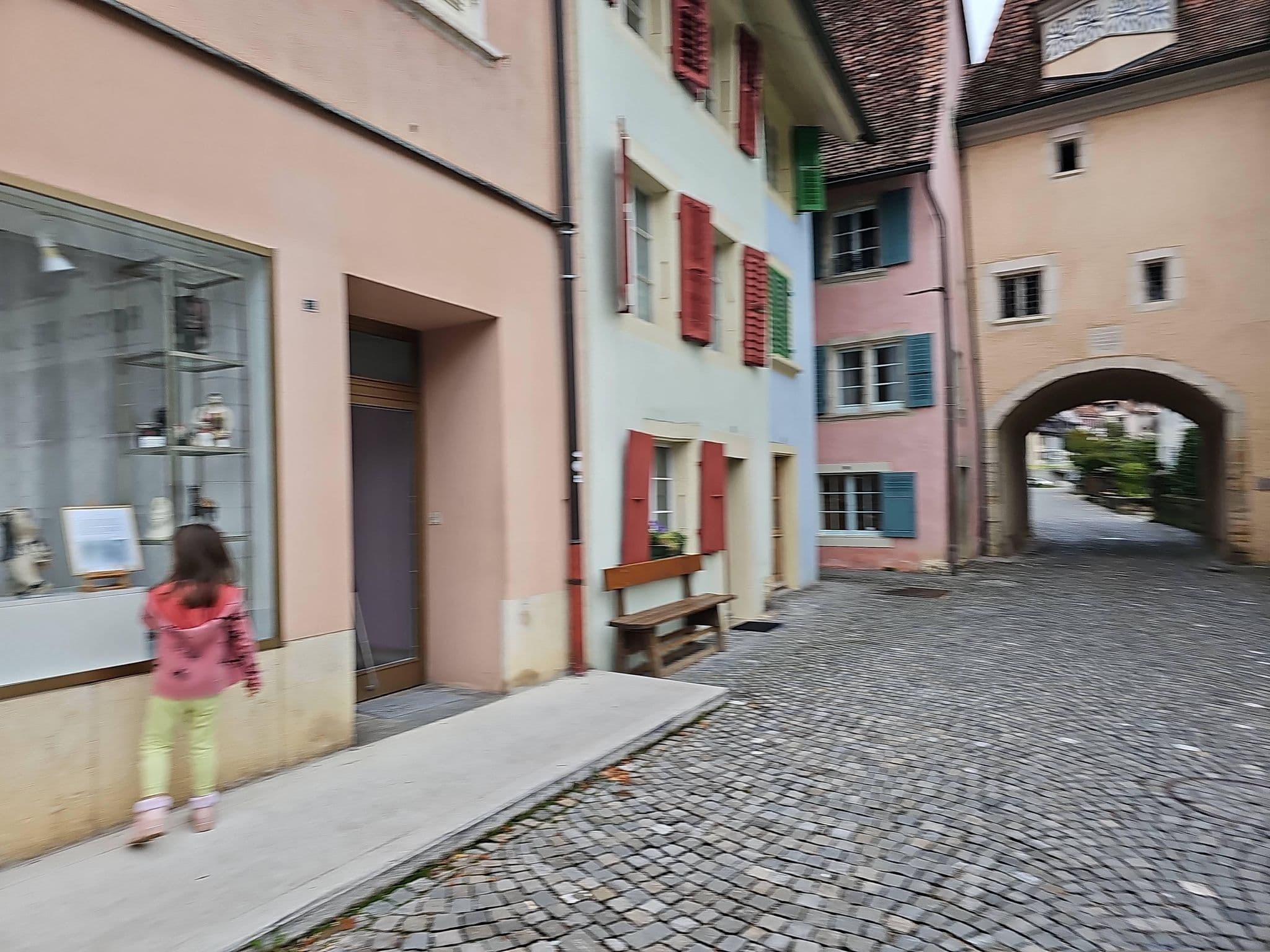 Street view near Hôtel de la Couronne, Courgenay — © DogeZaemon (CC BY-SA · Mapillary)