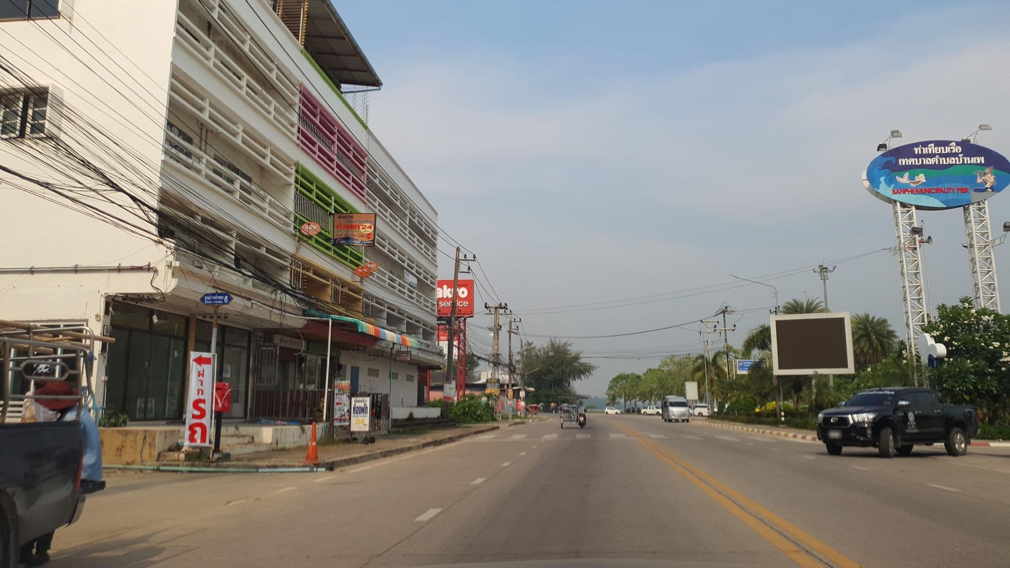 Street view near ตะวันอินน์ Dawan inn 泰国达万宾馆, Ban Phe