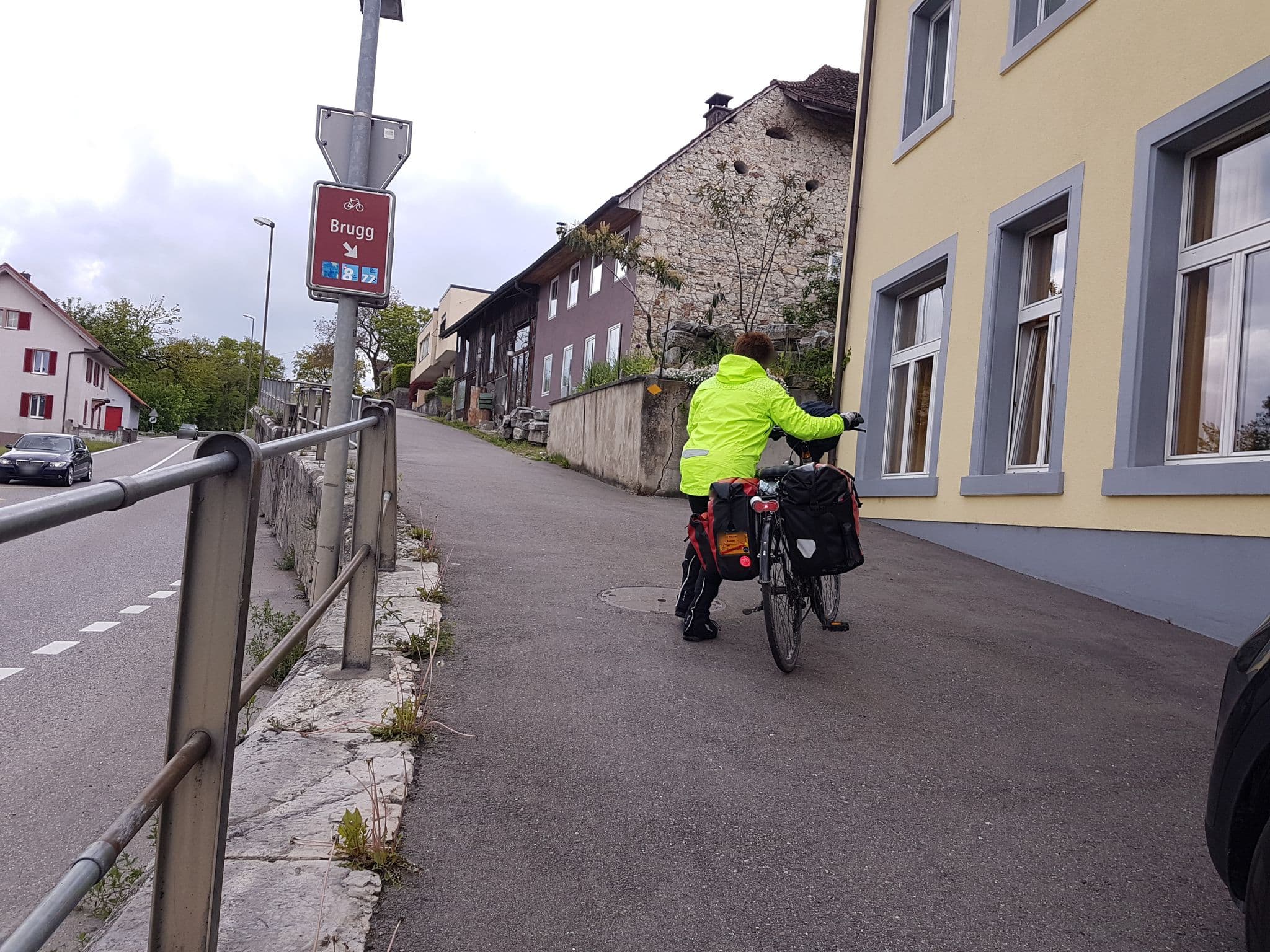 Street view near Aarebrücke Gästehaus, Lauffohr (Brugg) — © changchun1 (CC BY-SA · Mapillary)