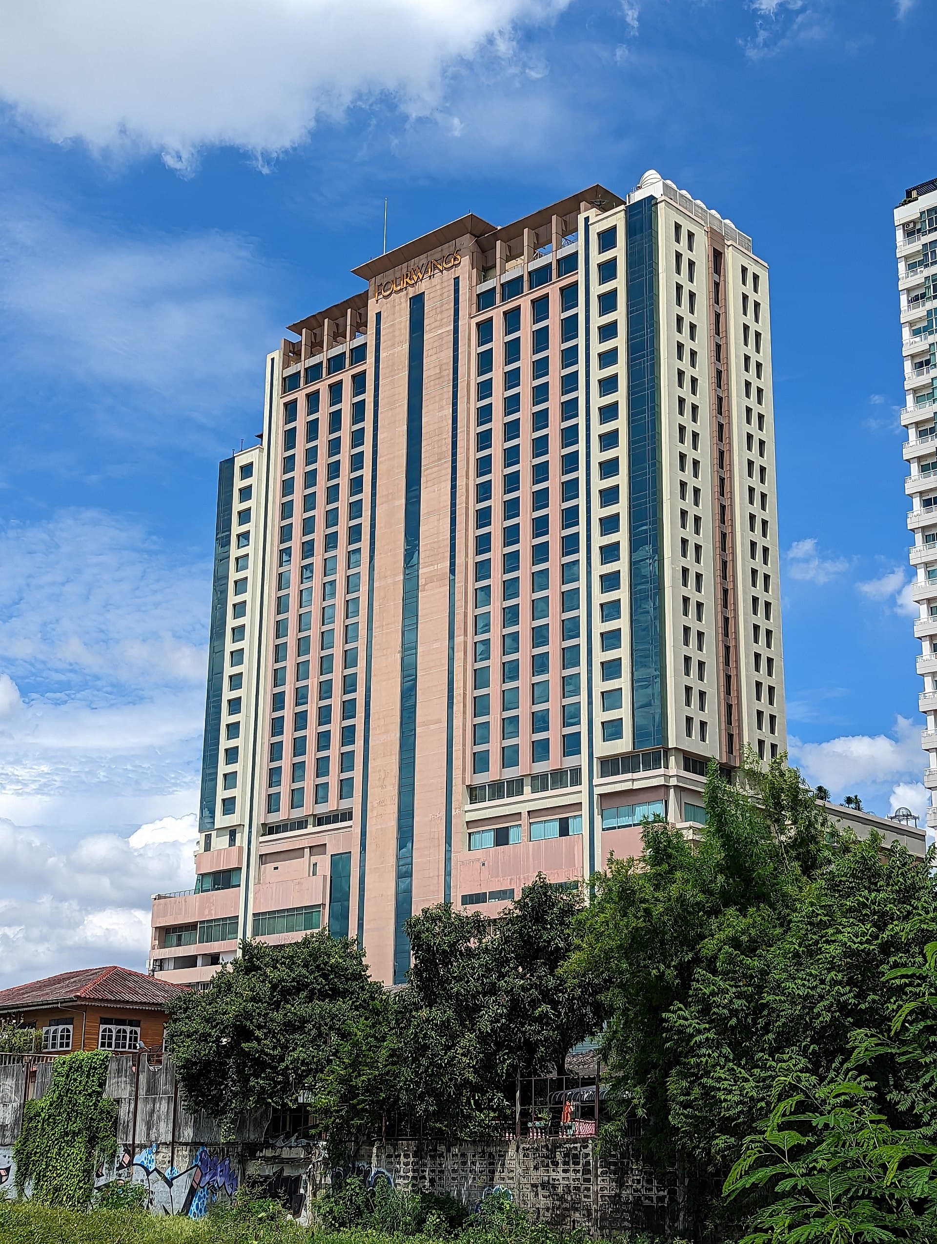 The Grand Fourwings Convention Hotel Bangkok (via Wikimedia Commons, CC0)