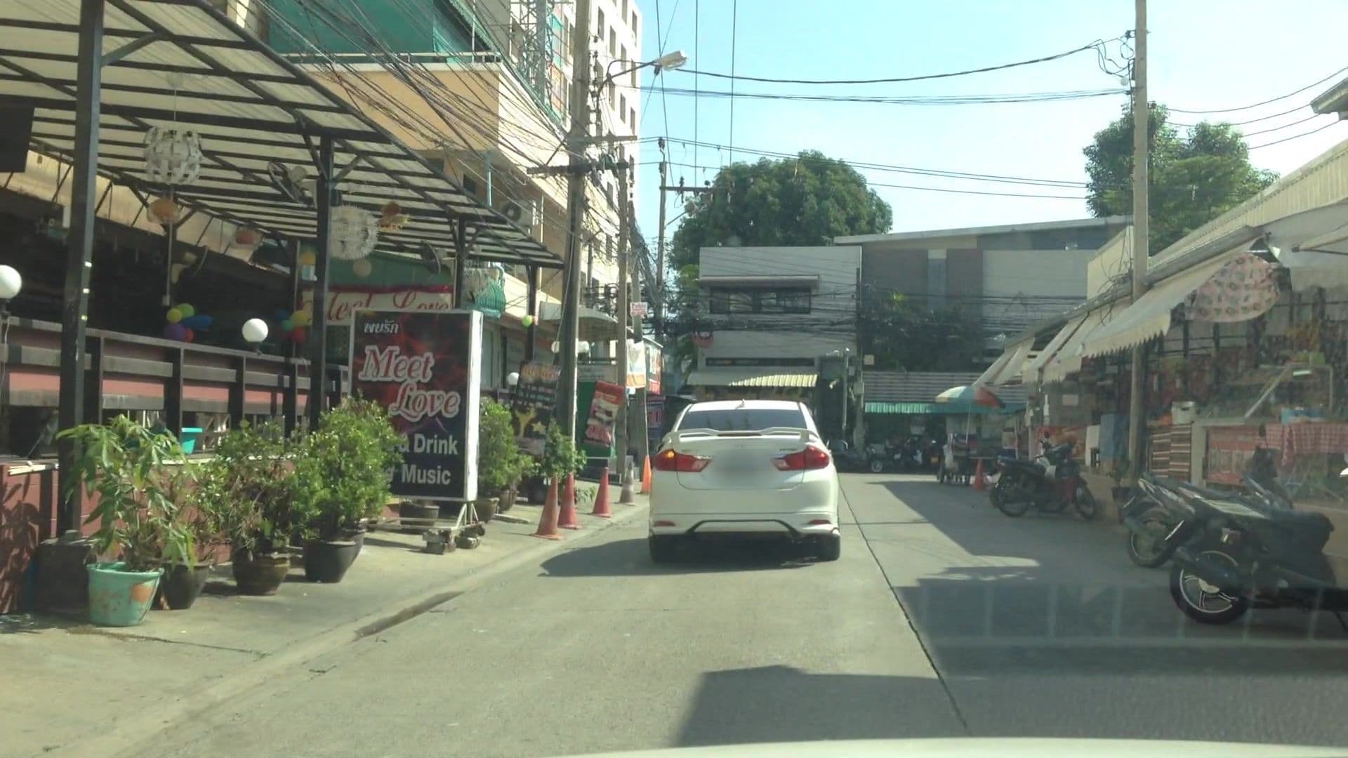 Street view near Grand Mandarin Residence, Bang Kapi — © lvl5 (CC BY-SA · Mapillary)