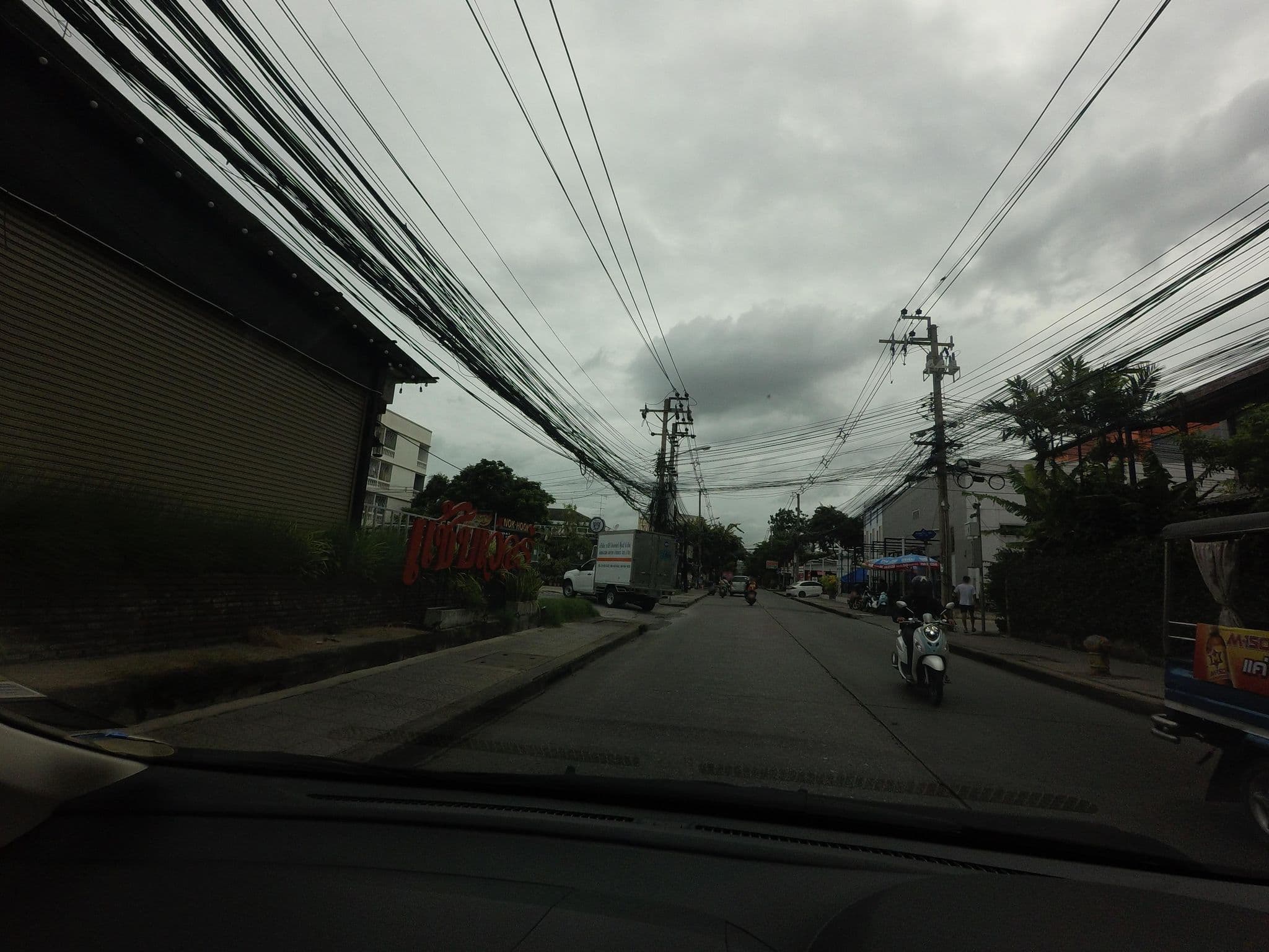Street view near Loft 122 hotel, Wang Thonglang — © mishari (CC BY-SA · Mapillary)