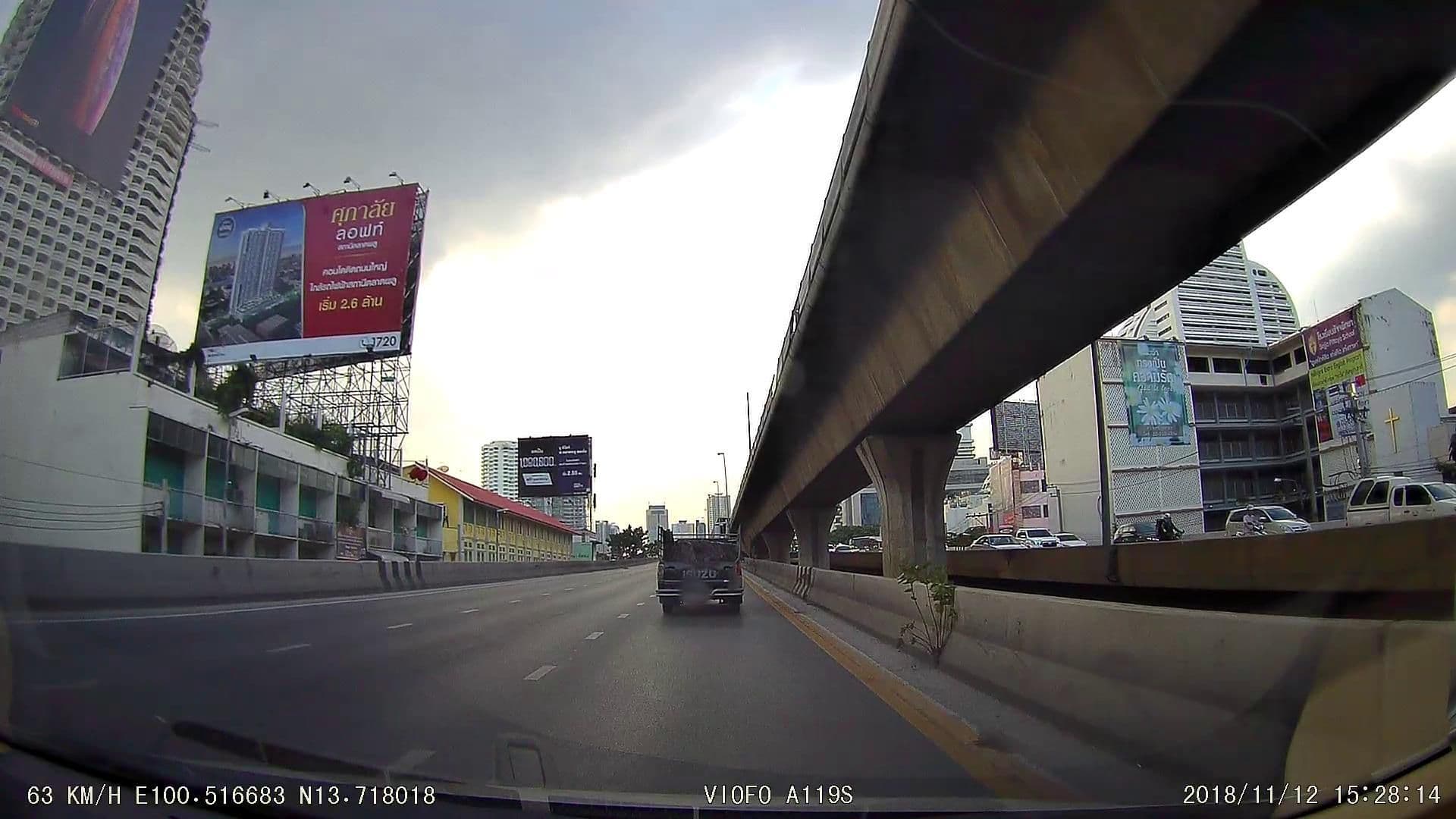 Street view near Holiday Inn Express & Suites Bangkok Central Pier by IHG, Bang Rak Subdistrict — © kirana (CC BY-SA · Mapillary)