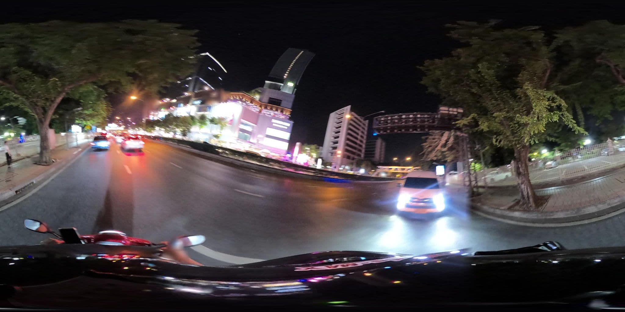 Street view near Samyan Serene Hotel, Bang Rak