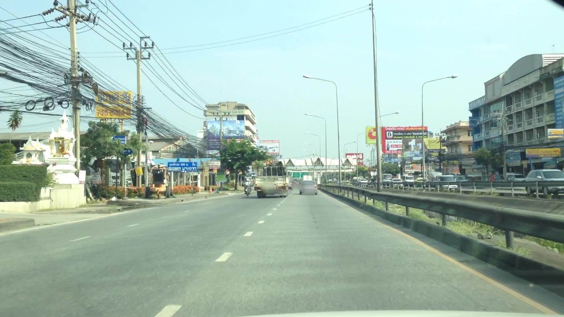 Street view near Bay Hotel Srinakarin, Bang Na — © lvl5 (CC BY-SA · Mapillary)