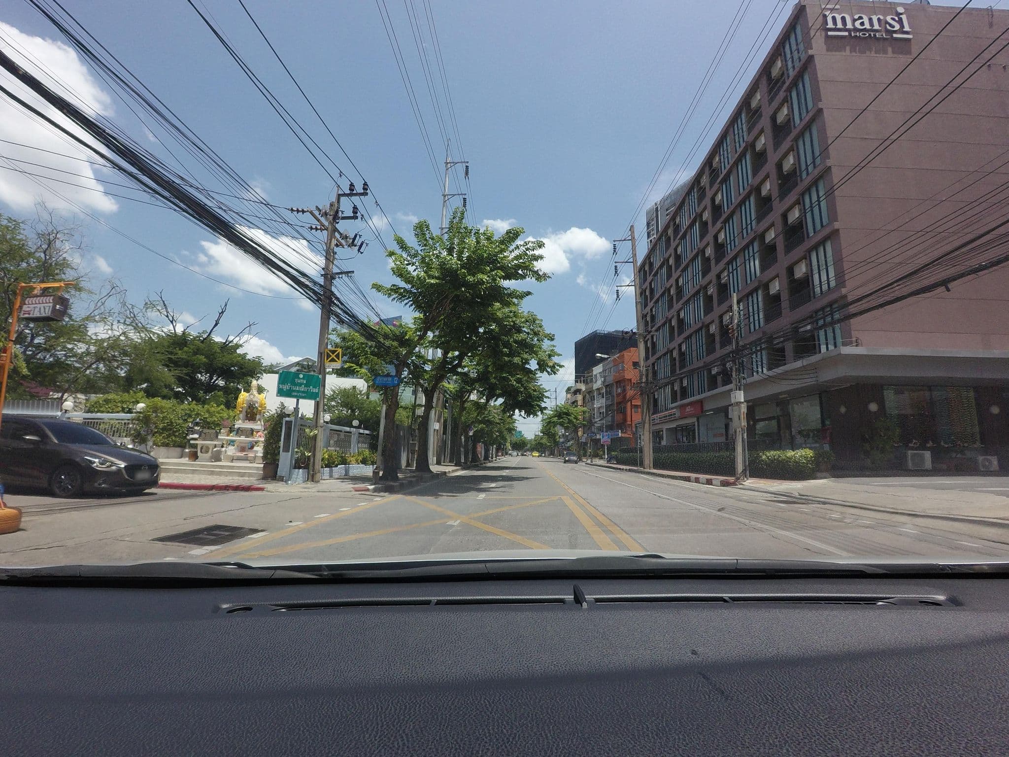 Street view near Marsi Hotel Bangkok, Phra Khanong — © mishari (CC BY-SA · Mapillary)
