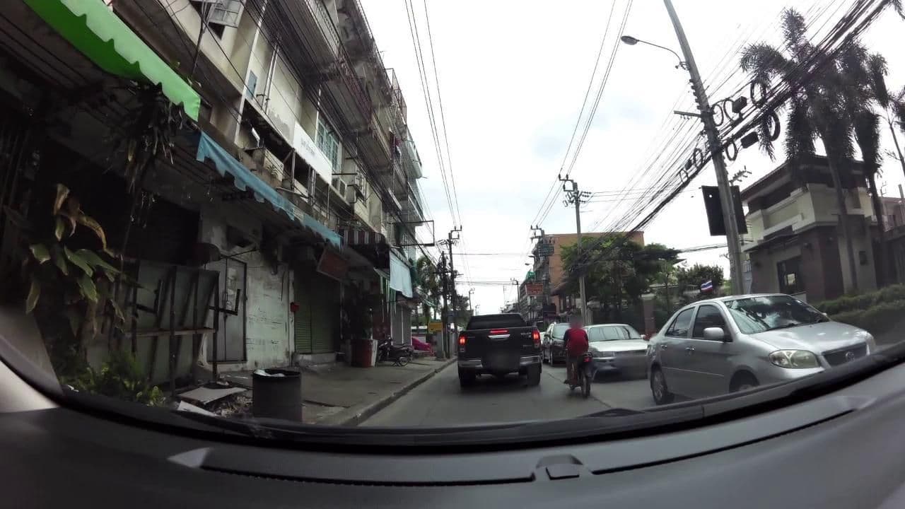 Street view near Catclub hotel, Bang Na — © krittimanu (CC BY-SA · Mapillary)