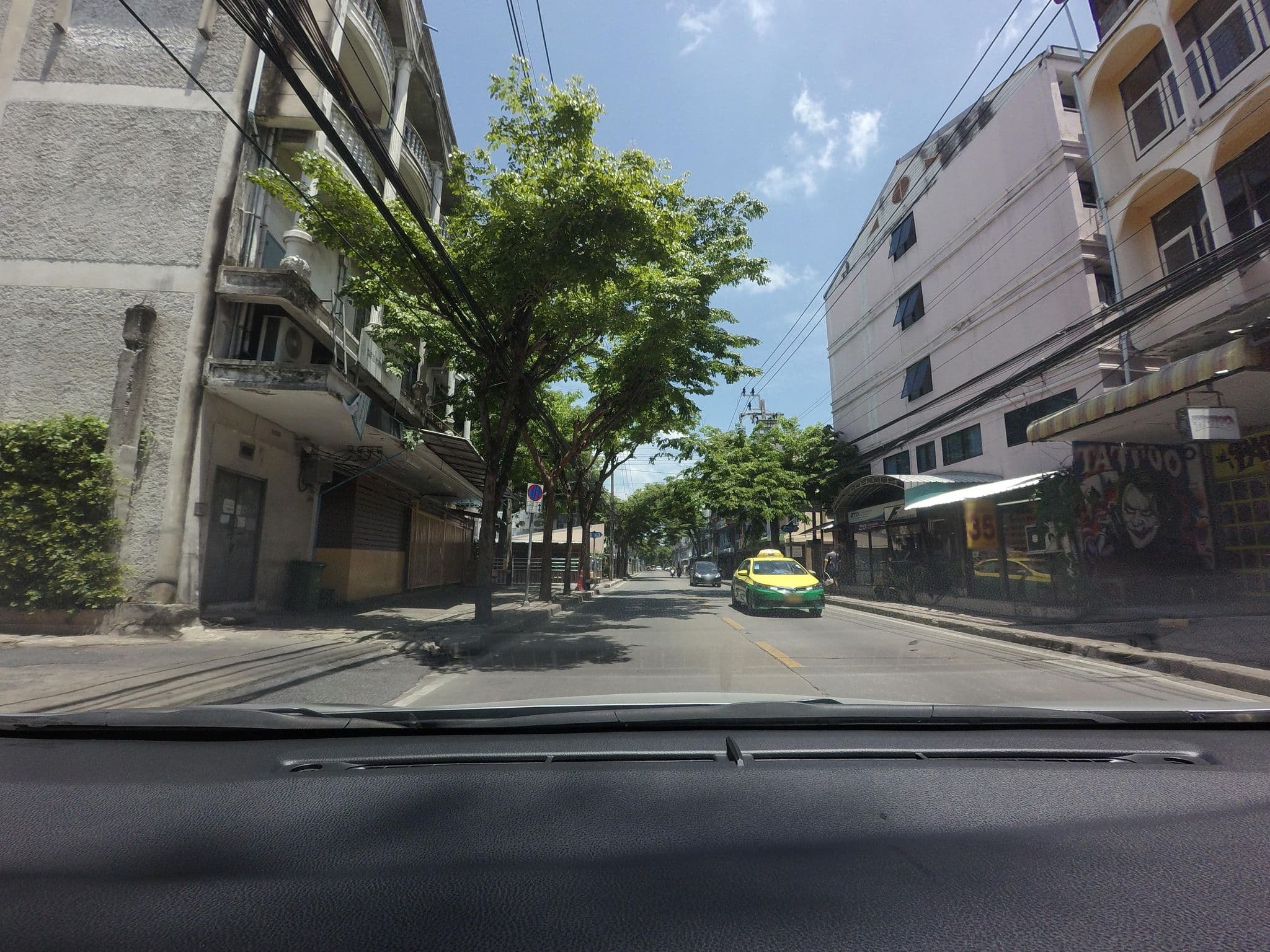Street view near Amarin Sukhumvit Hotel, Bang Na — © mishari (CC BY-SA · Mapillary)