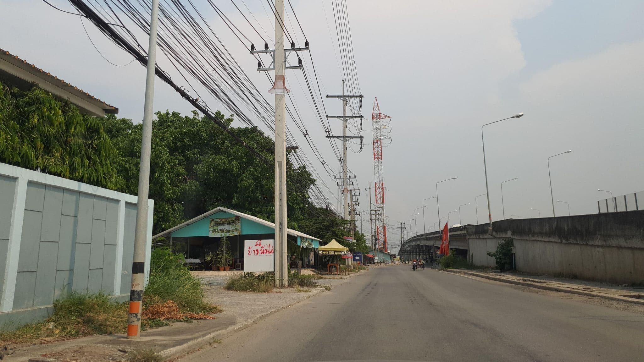 Street view near Nutma Resort, Bang Pakong — © jrcarlsen (CC BY-SA · Mapillary)