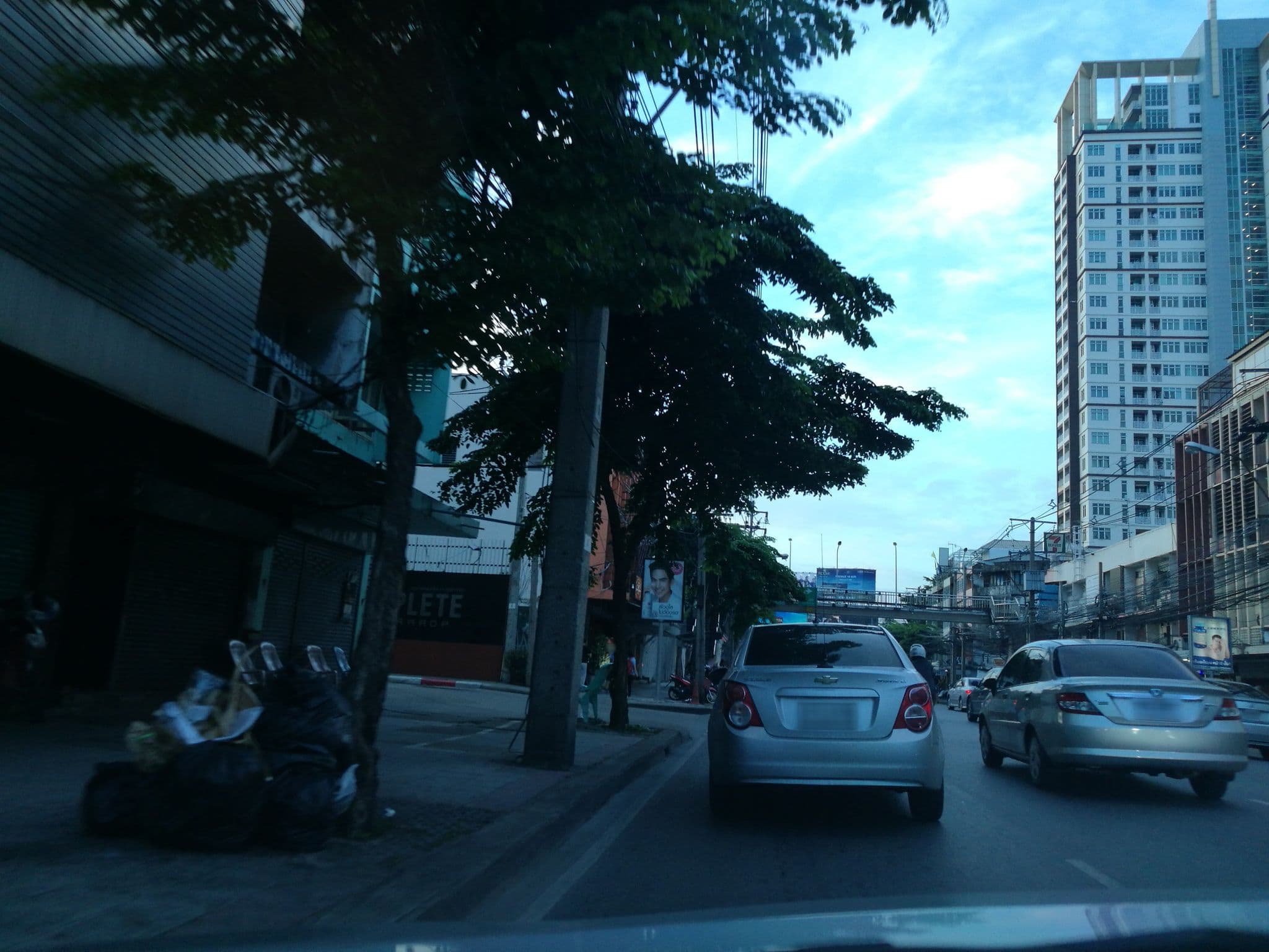 Street view near Seasons Siam Hotel, Makkasan