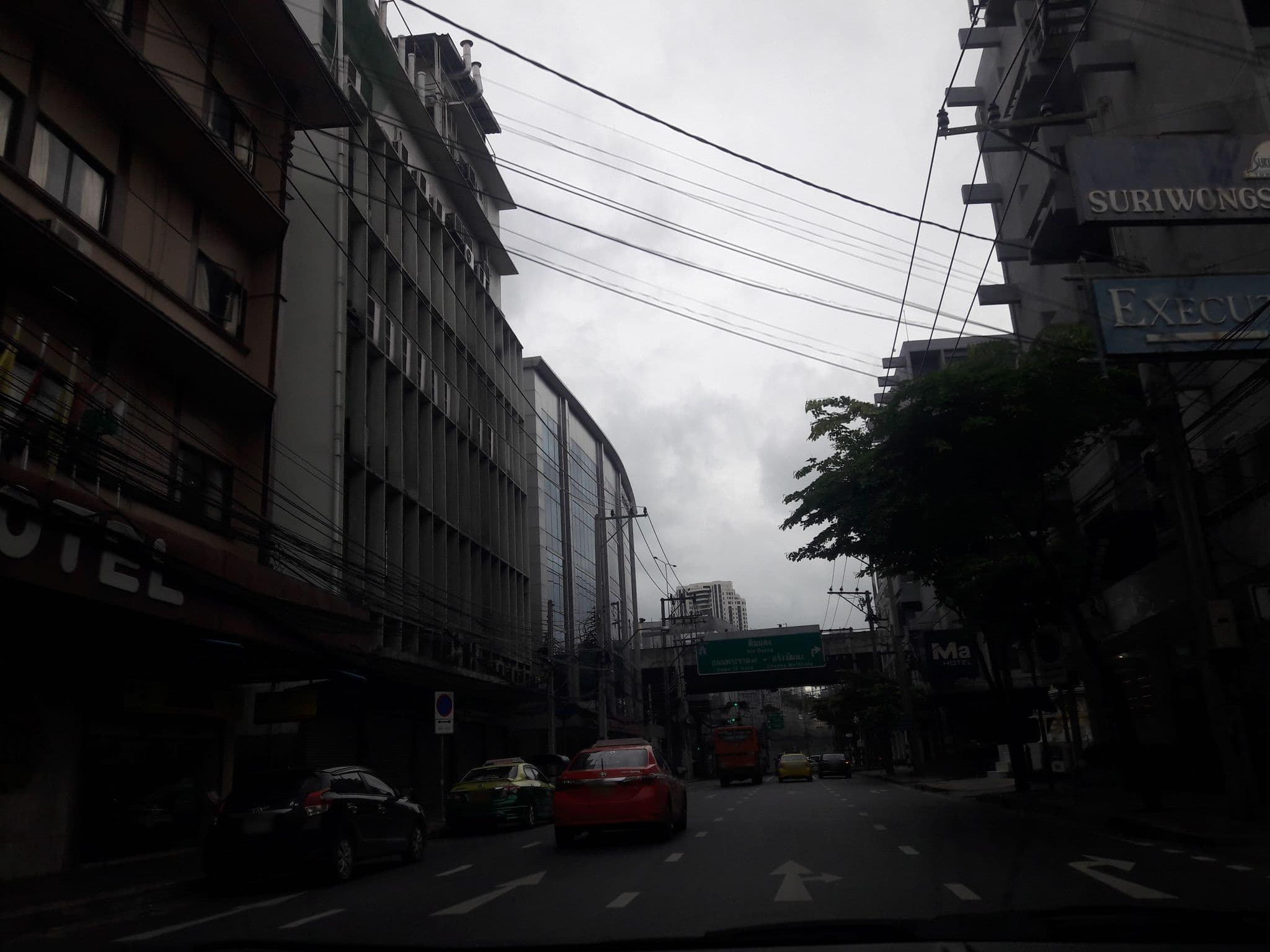 Street view near Beanstalk Bangkok, Bang Rak Subdistrict — © dukeduke (CC BY-SA · Mapillary)