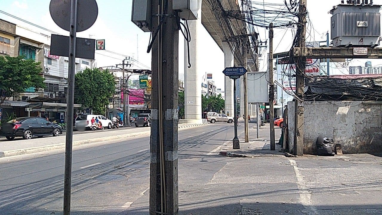 Street view near Perfect 1BR at MRT Bangson, Bang Sue — © ozflor (CC BY-SA · Mapillary)