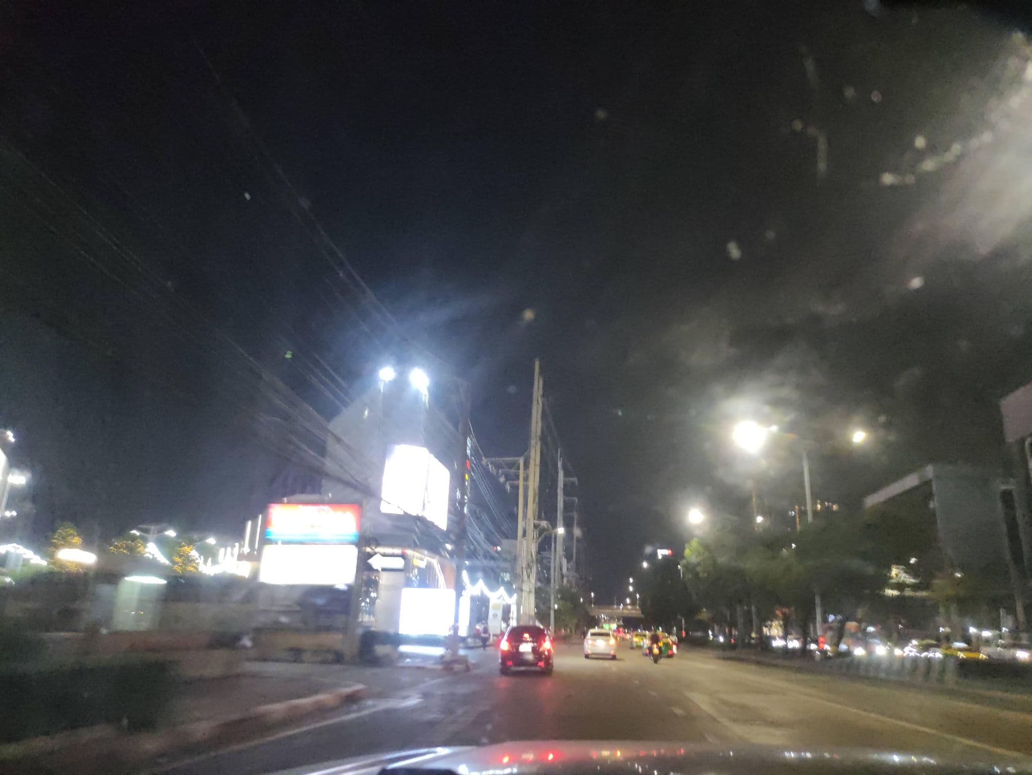 Street view near Lantana Resort Hotel Bangkok, Din Daeng — © kasetitkml_pipitchai (CC BY-SA · Mapillary)