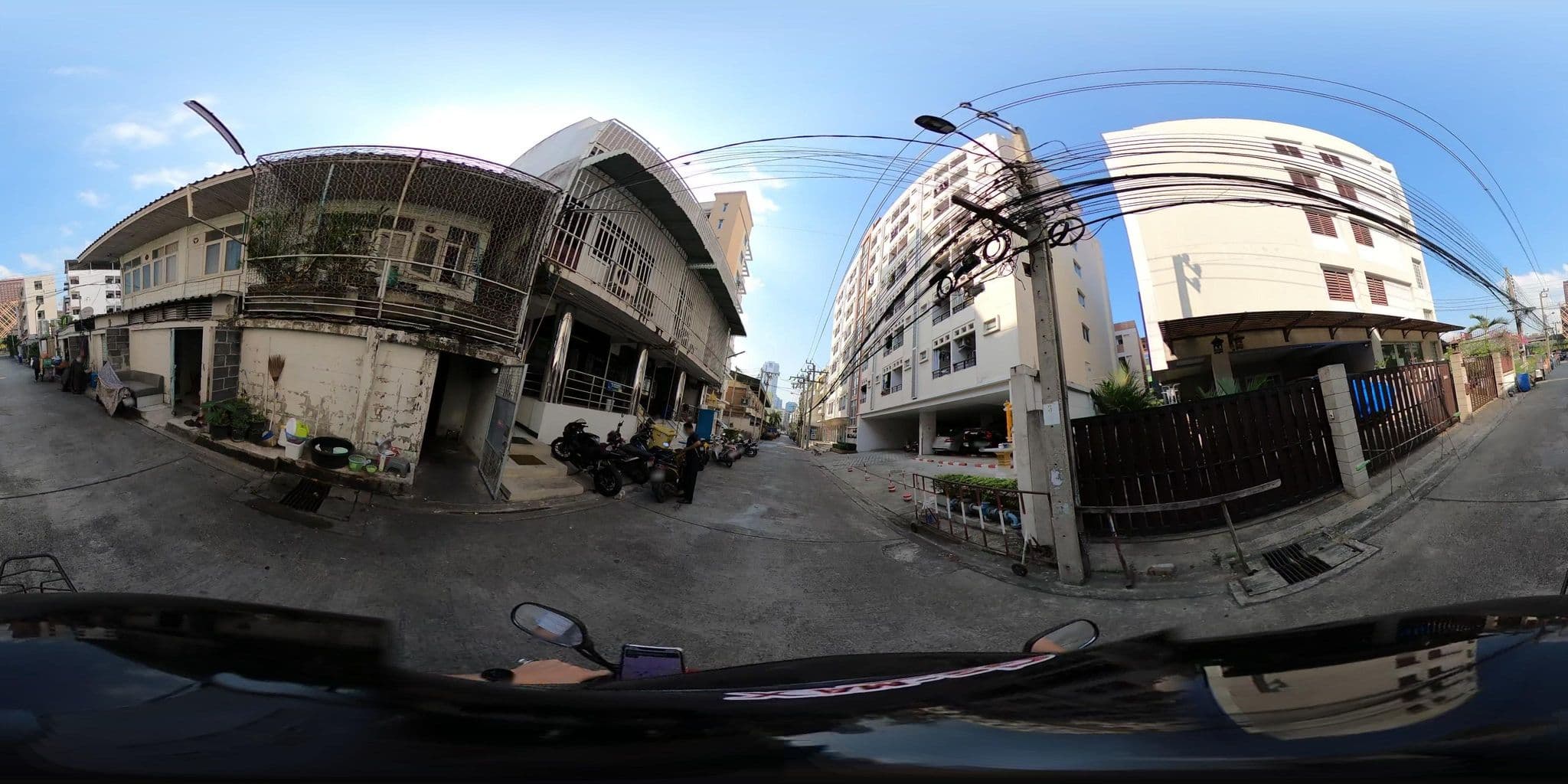 Street view near Ratchada Boutique Hotel, Huai Khwang — © NatchaponJ (CC BY-SA · Mapillary)