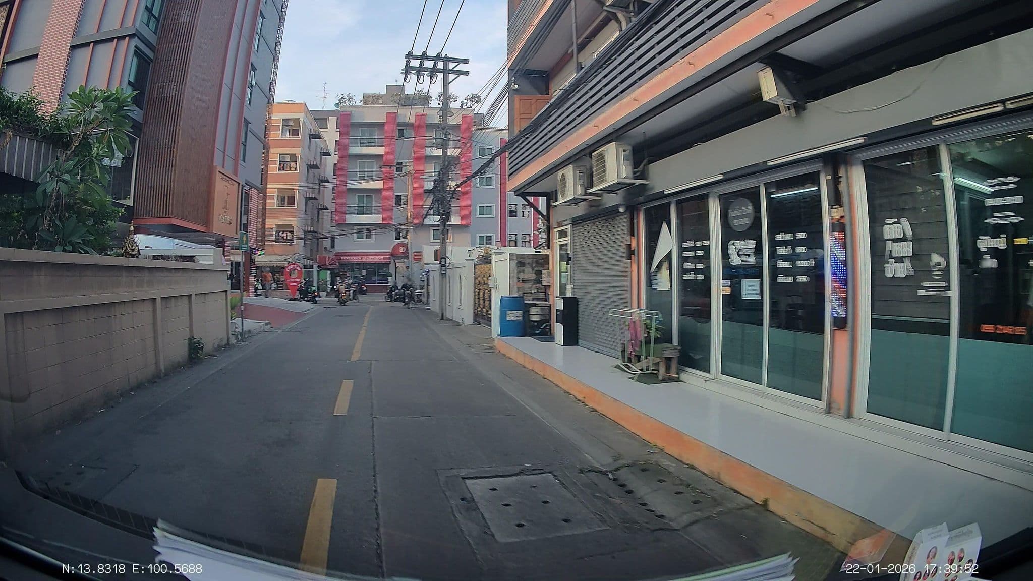 Street view near Metro Hotel Phahol35-Ratchayothin, Sena Nikhom — © ThailandCambodia (CC BY-SA · Mapillary)